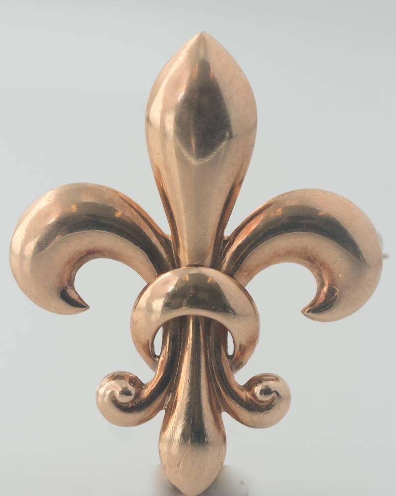1930s Retro Fleur de Lis Convertible Pin, Pendant - 14 Karat Rose Gold

This beautiful pin has a Rosy Pink appearance. The Fleur de Lis is puffed on both sides. The edges of the graceful sweeps are rounded and smooth. The entire pin has a high