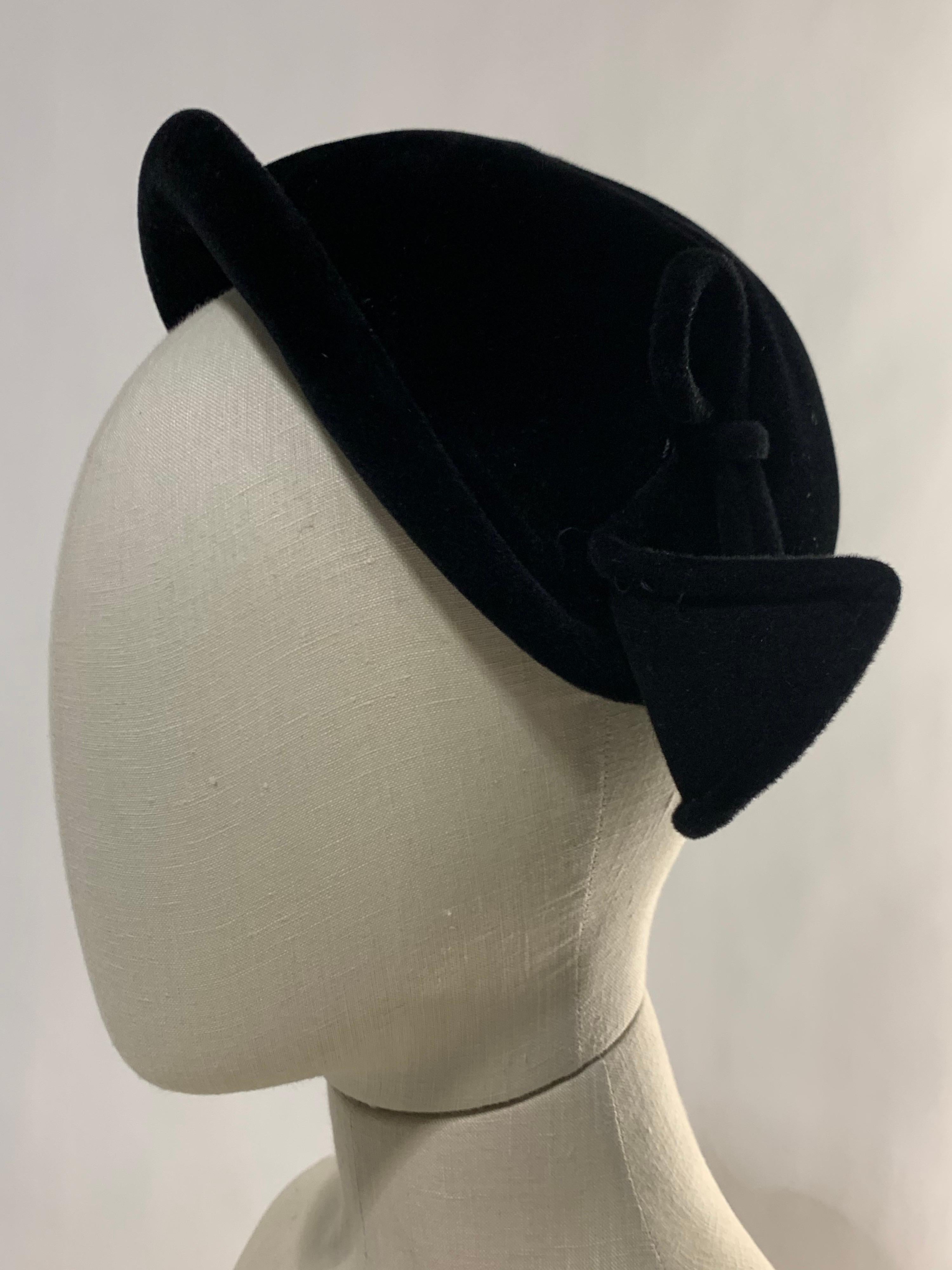 1930er 1930er Florence Reichman New Look-inspirierter schwarzer Filzhut mit spitzem Rand im Zustand „Hervorragend“ im Angebot in Gresham, OR