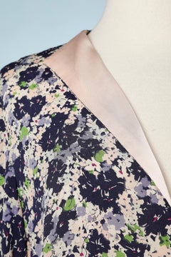 Veste en crpe imprim de fleurs des annes 1930 avec col en satin rose ple