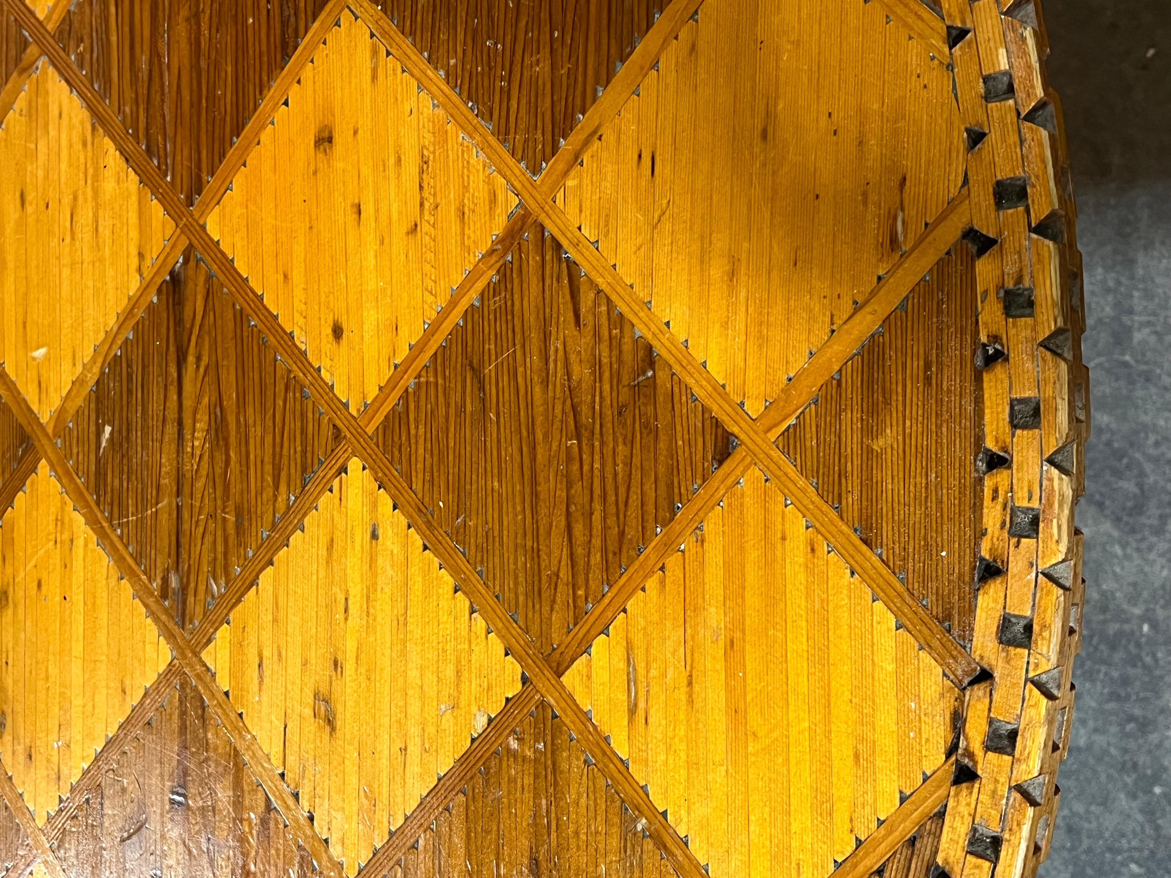 Américain Table centrale américaine d'art populaire des années 1930 en vente