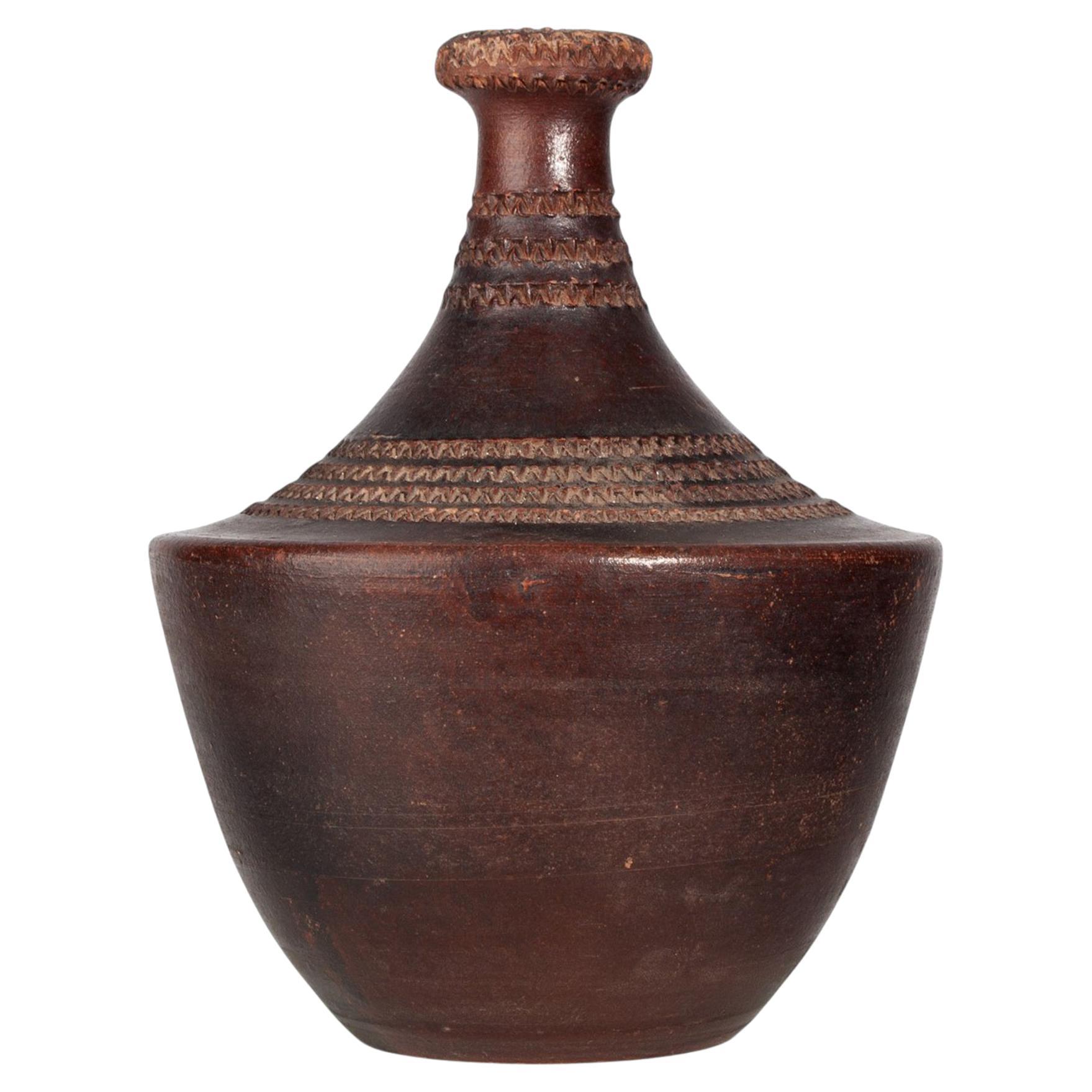 Vase artisanal des années 1930 avec motifs décoratifs incisés par Jean Besnard, France