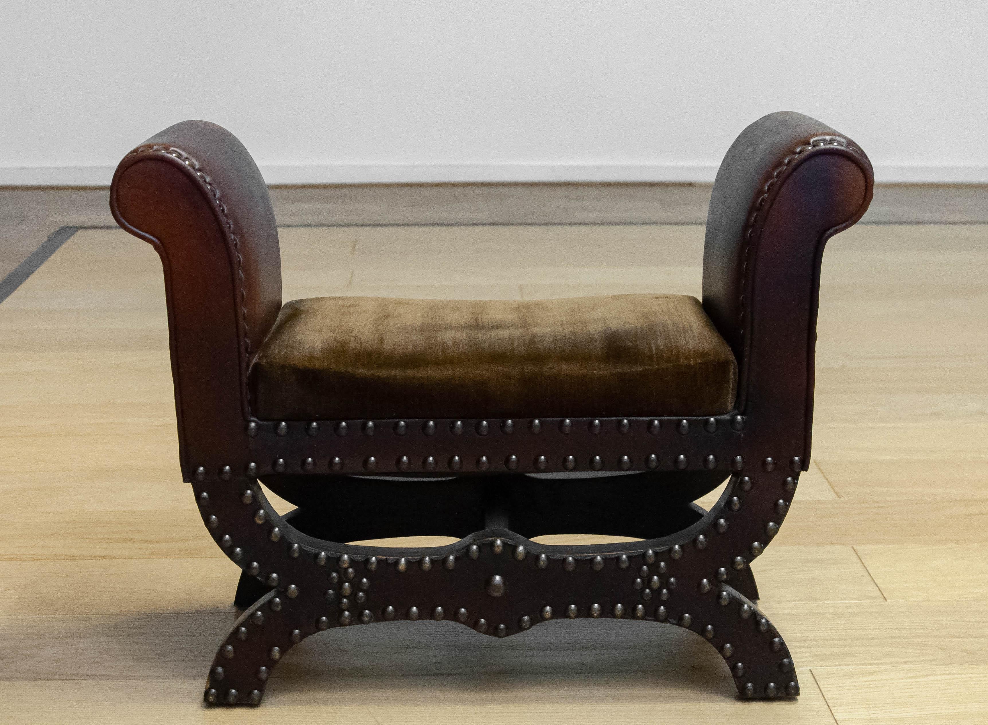 Cuir Tabouret de pied des années 1930 en cuir Brown patiné par Otto Schulz pour Boet Göteborg en vente