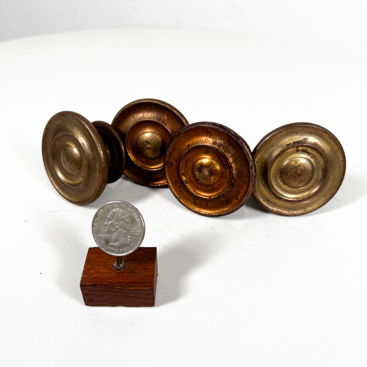 1930s Four Bronze Pulls Art Deco Knobs Vintage Hardware In Good Condition In Chula Vista, CA