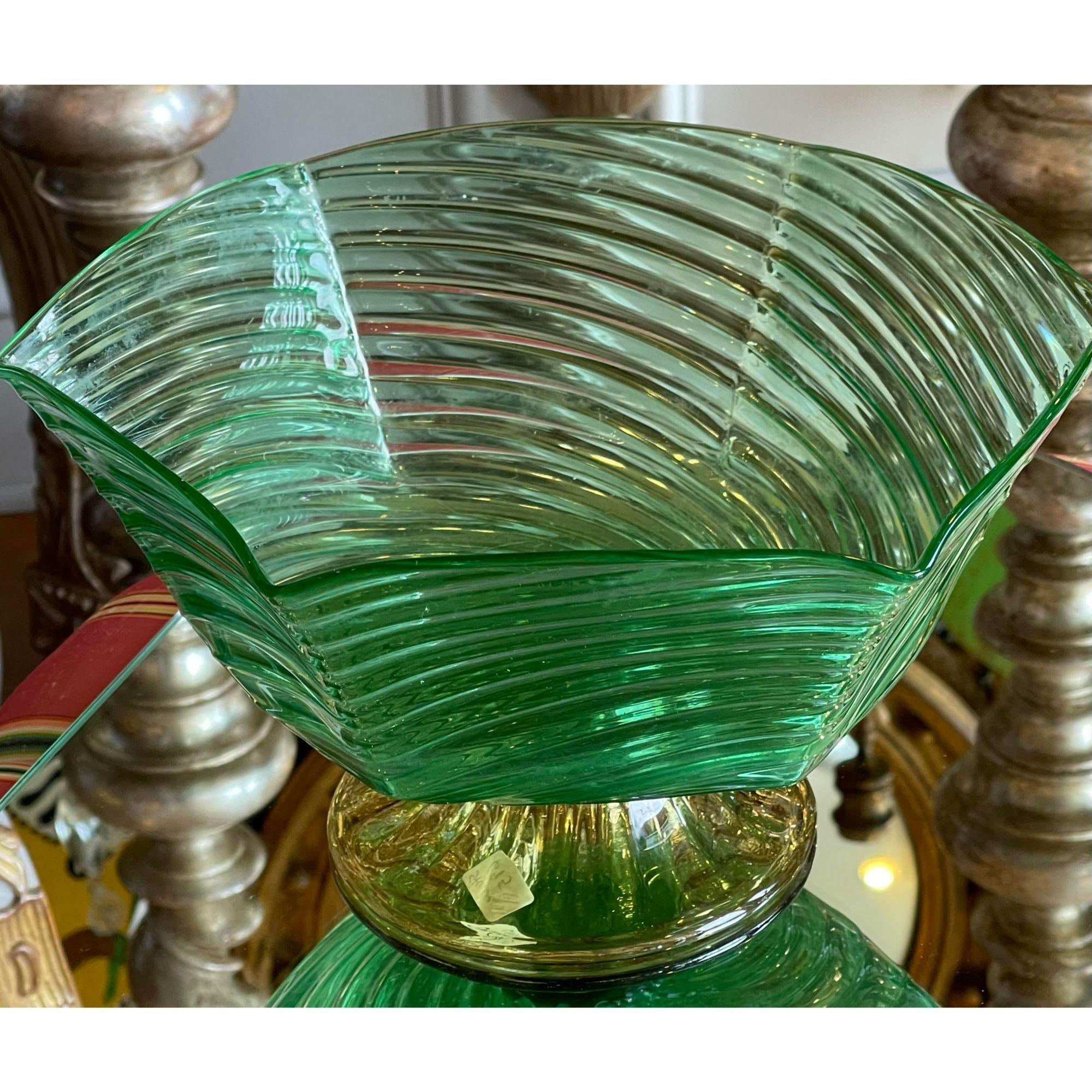 1930s Frederick Carder for Steuben Pomona green and yellow glass centerpiece bowl.

Additional information: 
Materials : Glass.
Color : Green.
Brand : Steuben glass
Period : 1930s.
Styles : Art Deco, Modern.
Item Type: Vintage, antique or