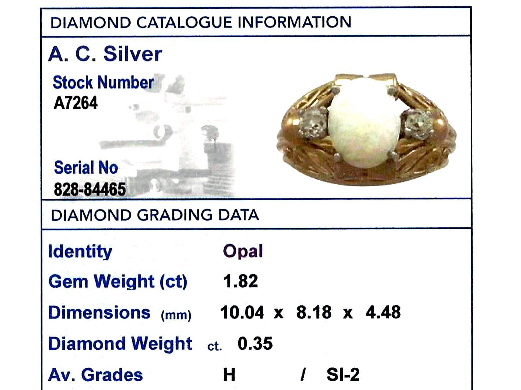Bague française des années 1930, opale cabochon de 1,82 carat et diamants en or jaune 18 carats en vente 1
