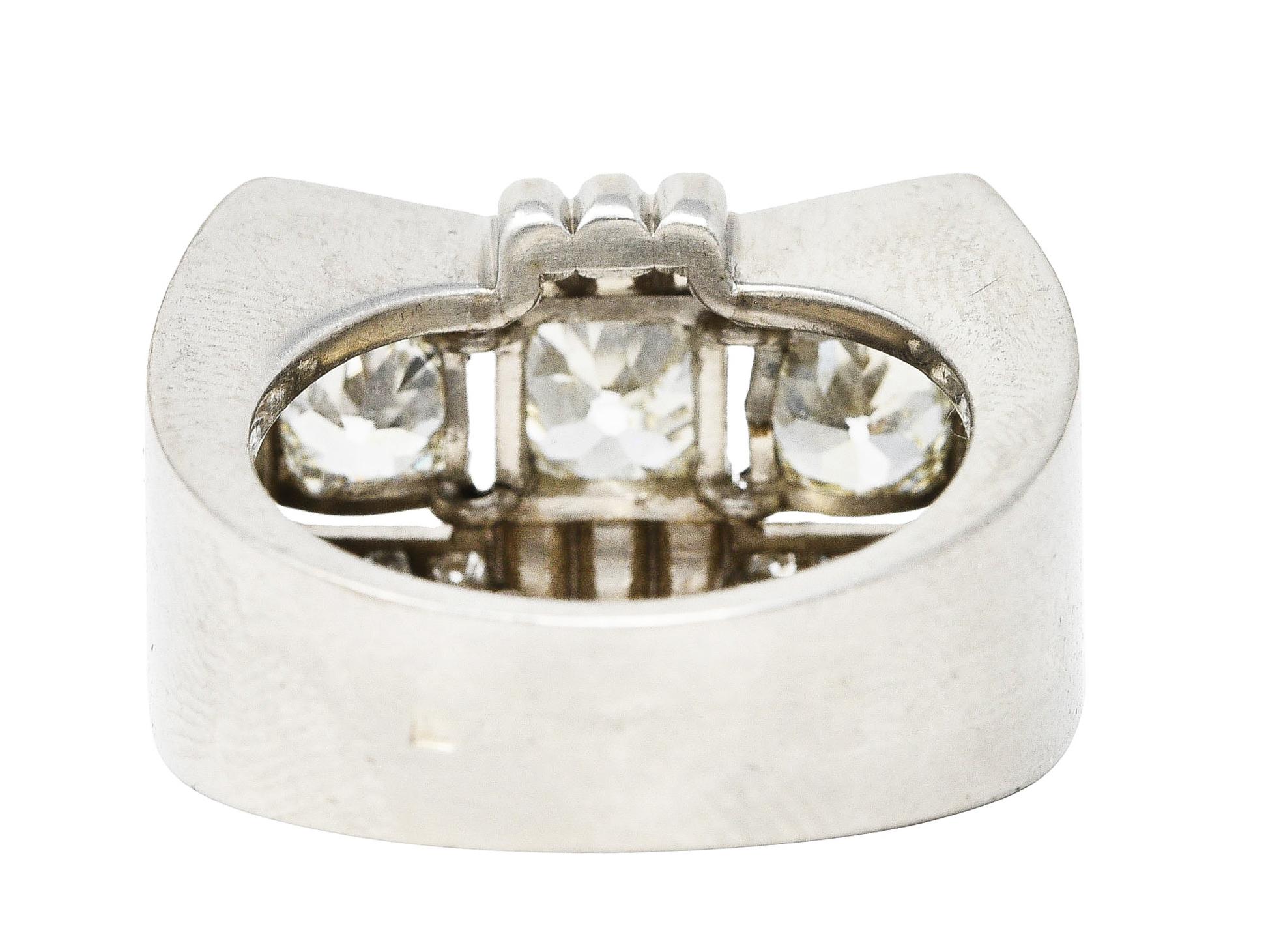 1930's French Art Deco 2.32 Carats Old European Diamond Platinum Ring In Excellent Condition In Philadelphia, PA