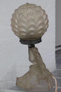 Lampe de table figurative en verre Art Déco français des années 1930 - Designer