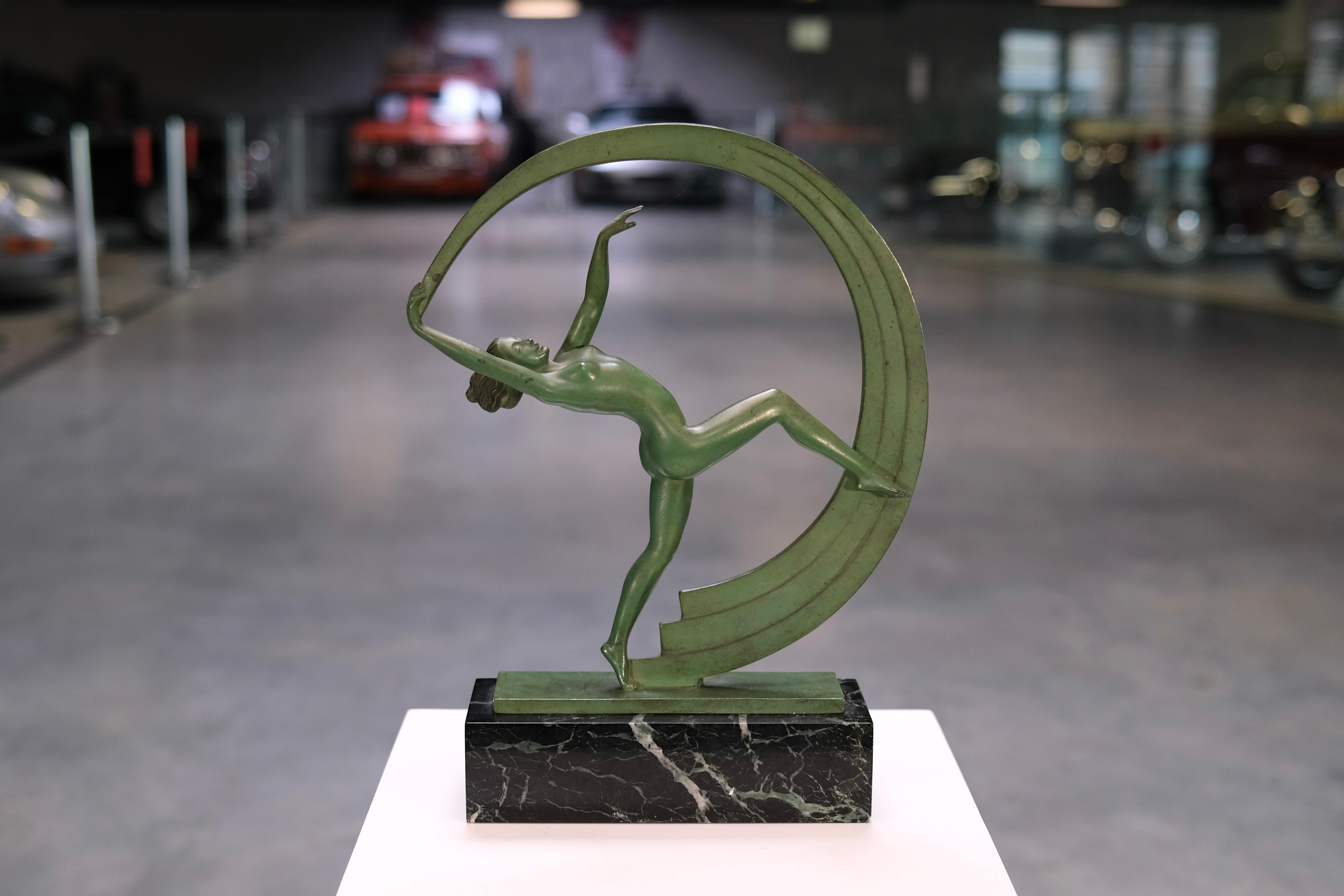 Escultura Art Decó Bailarina Bacchanale de Janle para Max Le Verrier, Francia Años 30 en venta 3