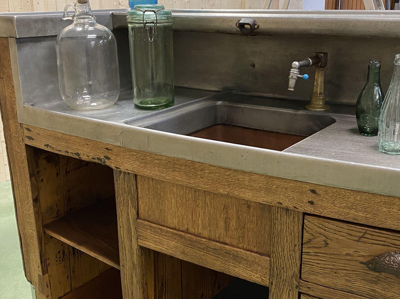 curved bar top