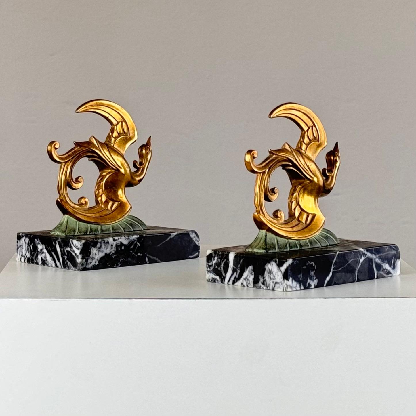 1930s French Art Deco Black Marble, Brass & Bronze Bird of Paradise Bookends In Good Condition For Sale In Bagnolo Mella, Brescia