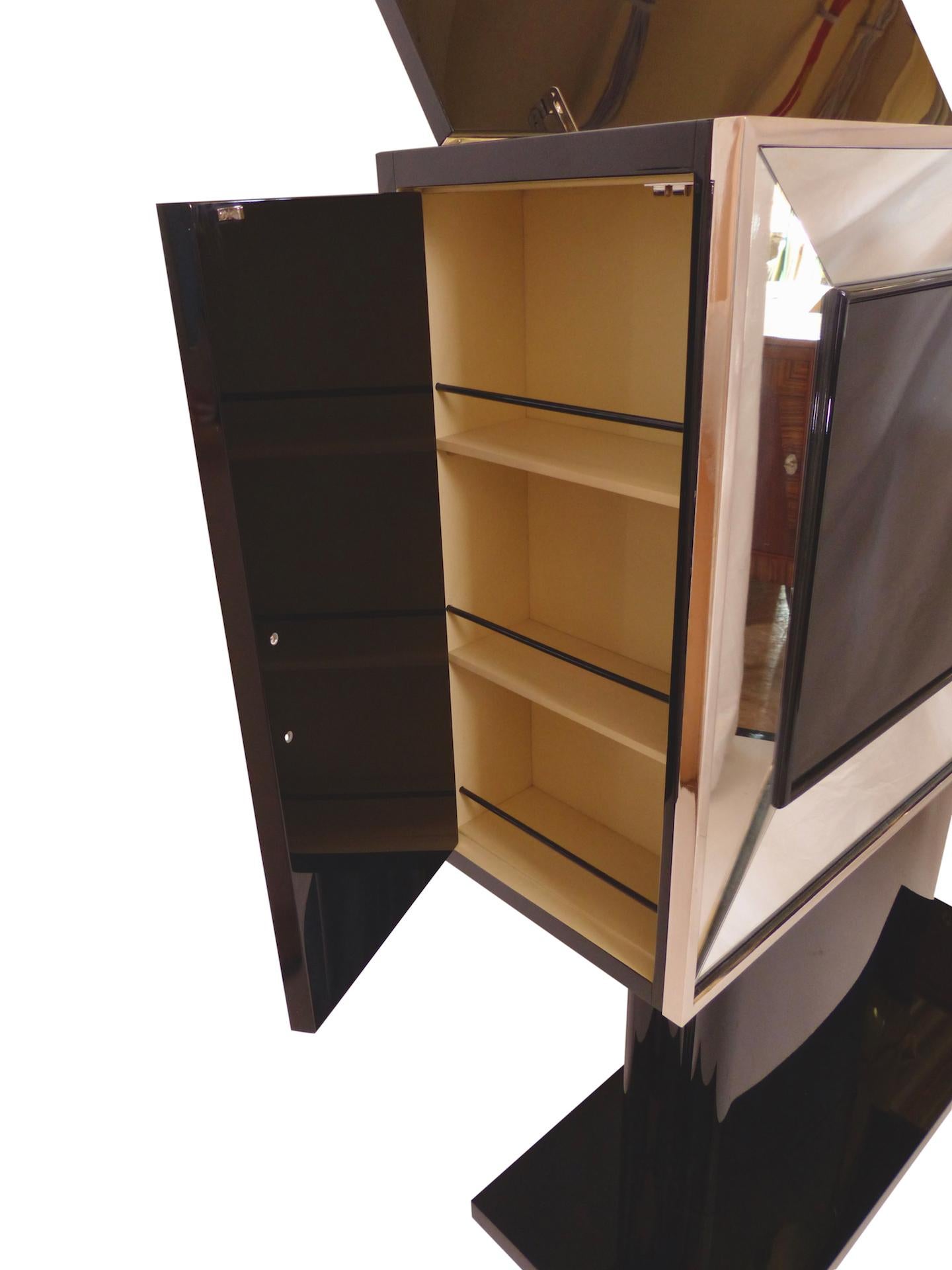 20th Century 1930s French Art Deco Black Piano Lacquer Bar Cabinet on a High Main Pillar For Sale