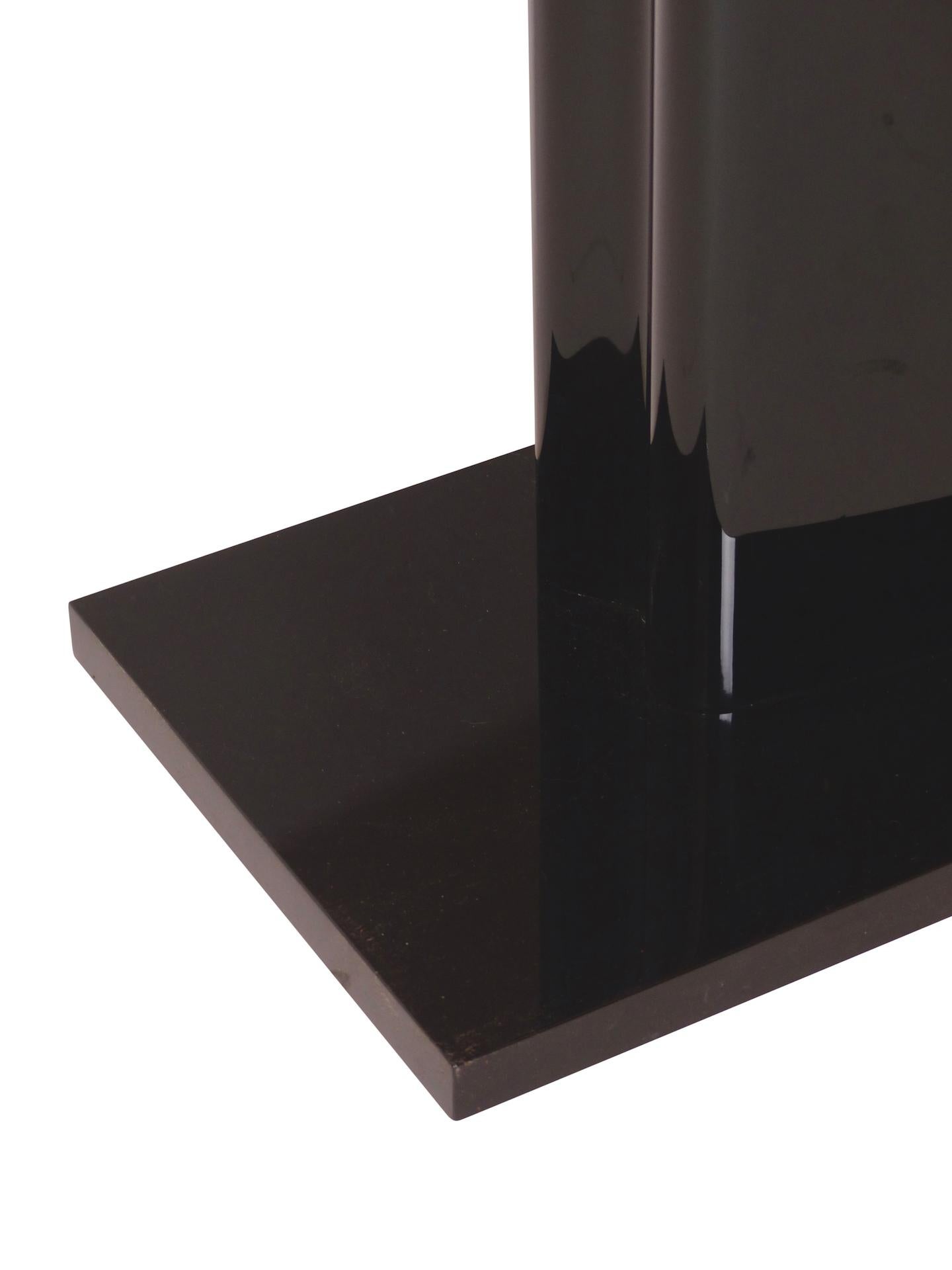 1930s French Art Deco Black Piano Lacquer Bar Cabinet on a High Main Pillar For Sale 2