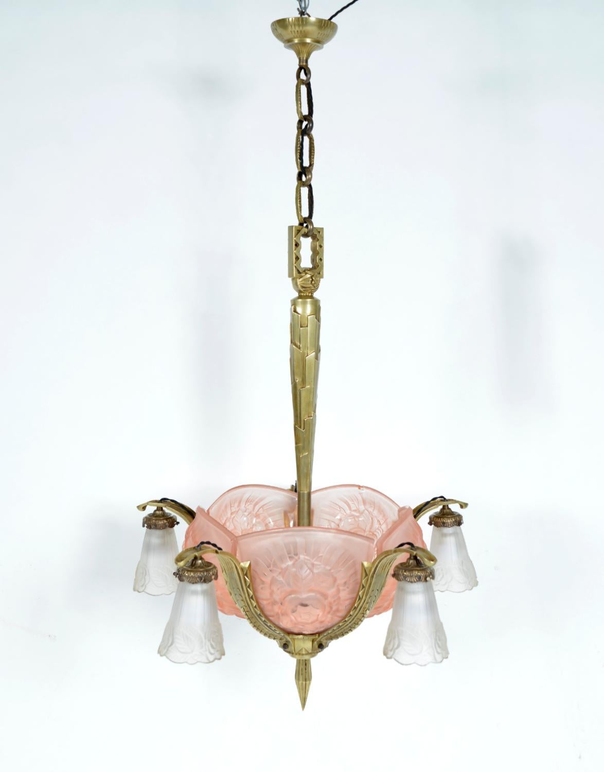 Art déco Lustre Art Déco français des années 1930 en laiton et verre Hettier & Vincent Freres Hanots en vente