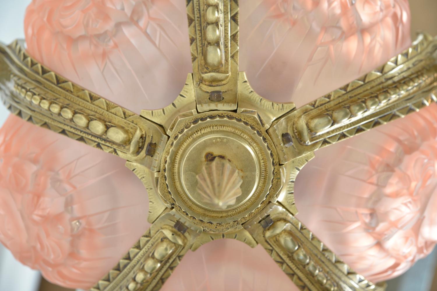 Laiton Lustre Art Déco français des années 1930 en laiton et verre Hettier & Vincent Freres Hanots en vente