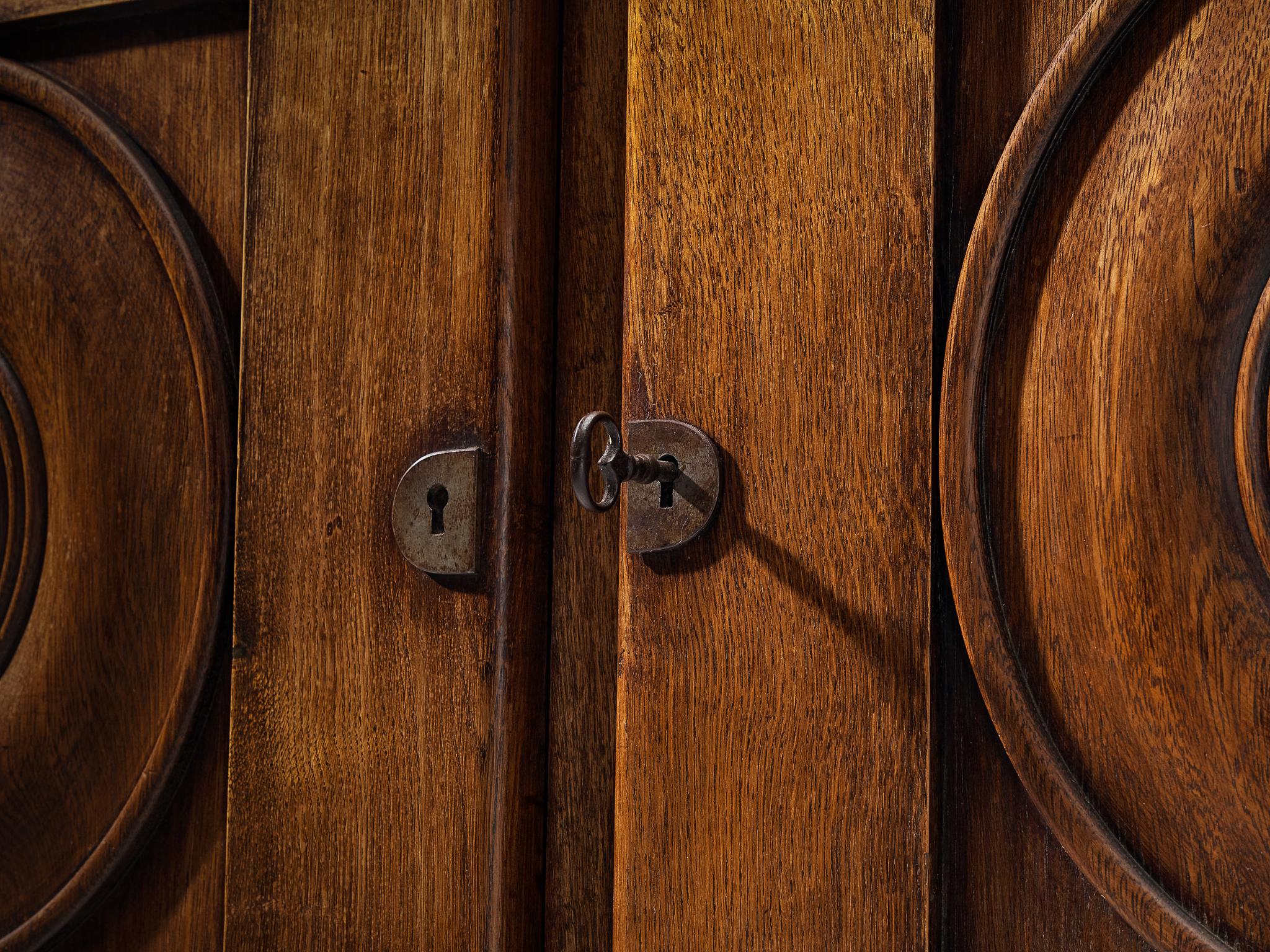 Français Armoire Art déco française des années 1930 en chêne teinté et châtaignier