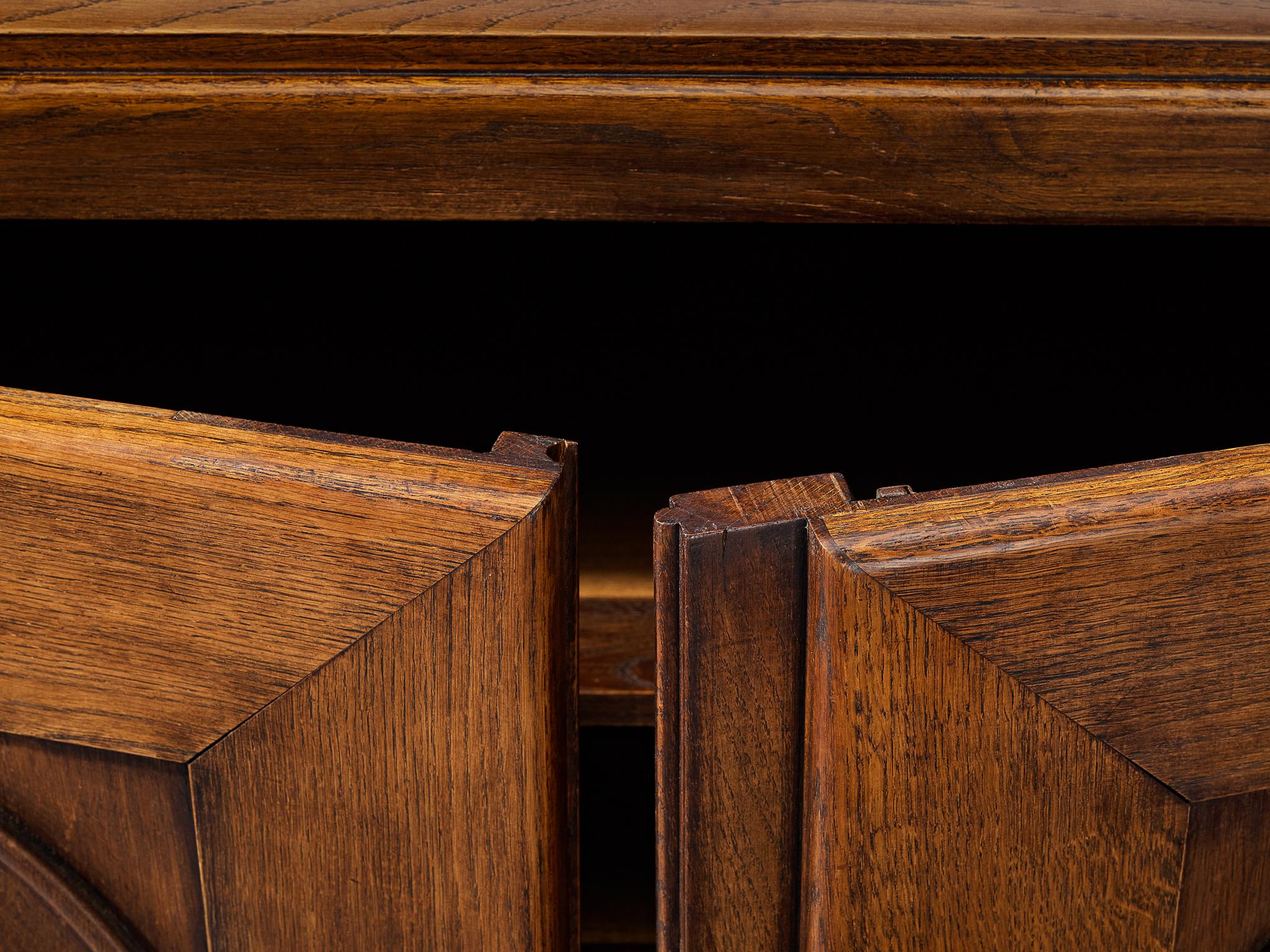 Armoire Art déco française des années 1930 en chêne teinté et châtaignier 1