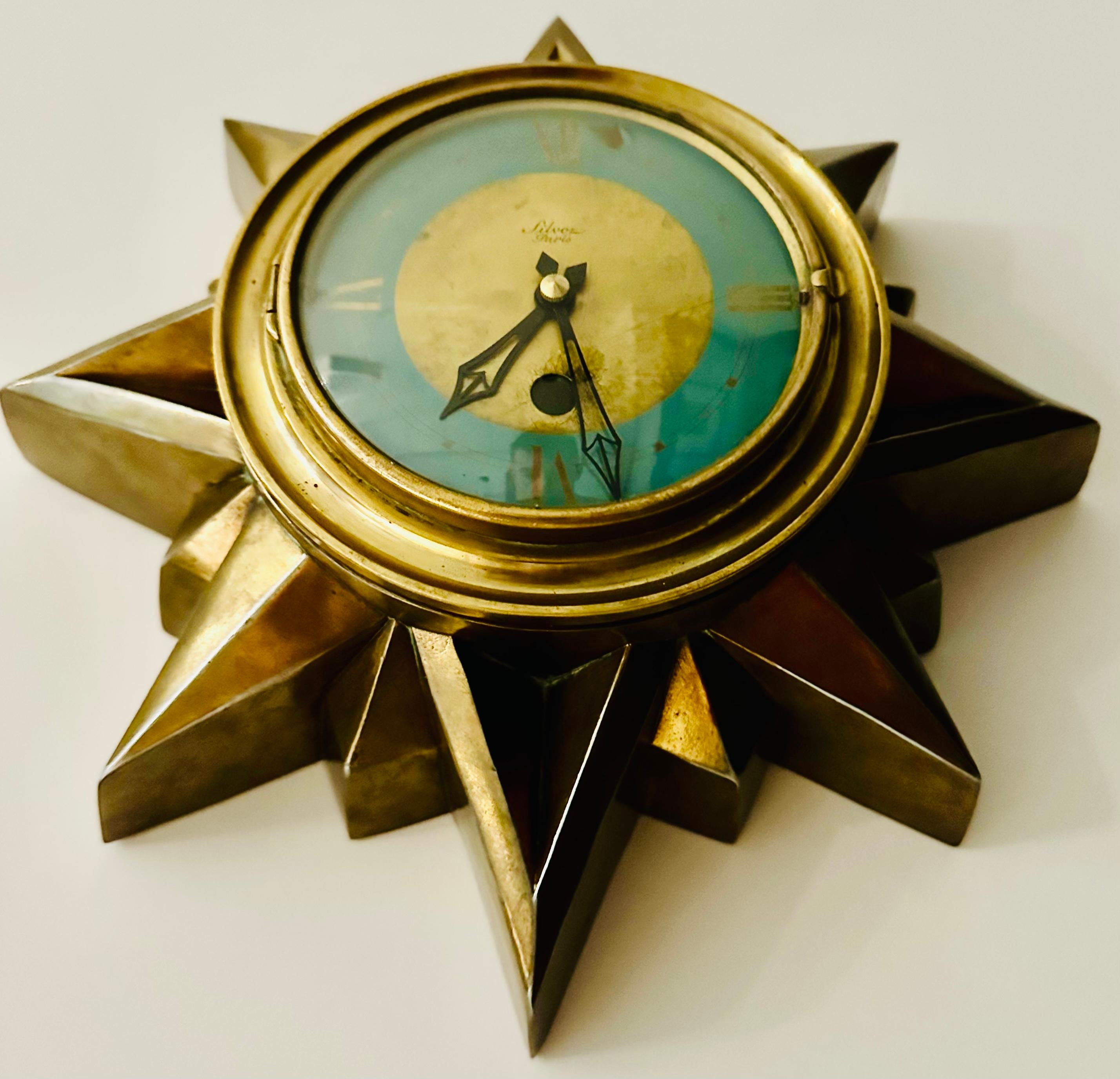 1930s French Art Deco 'Cartel Silvoz Paris' Sunburst Brass Wall Hanging Clock In Good Condition For Sale In London, GB