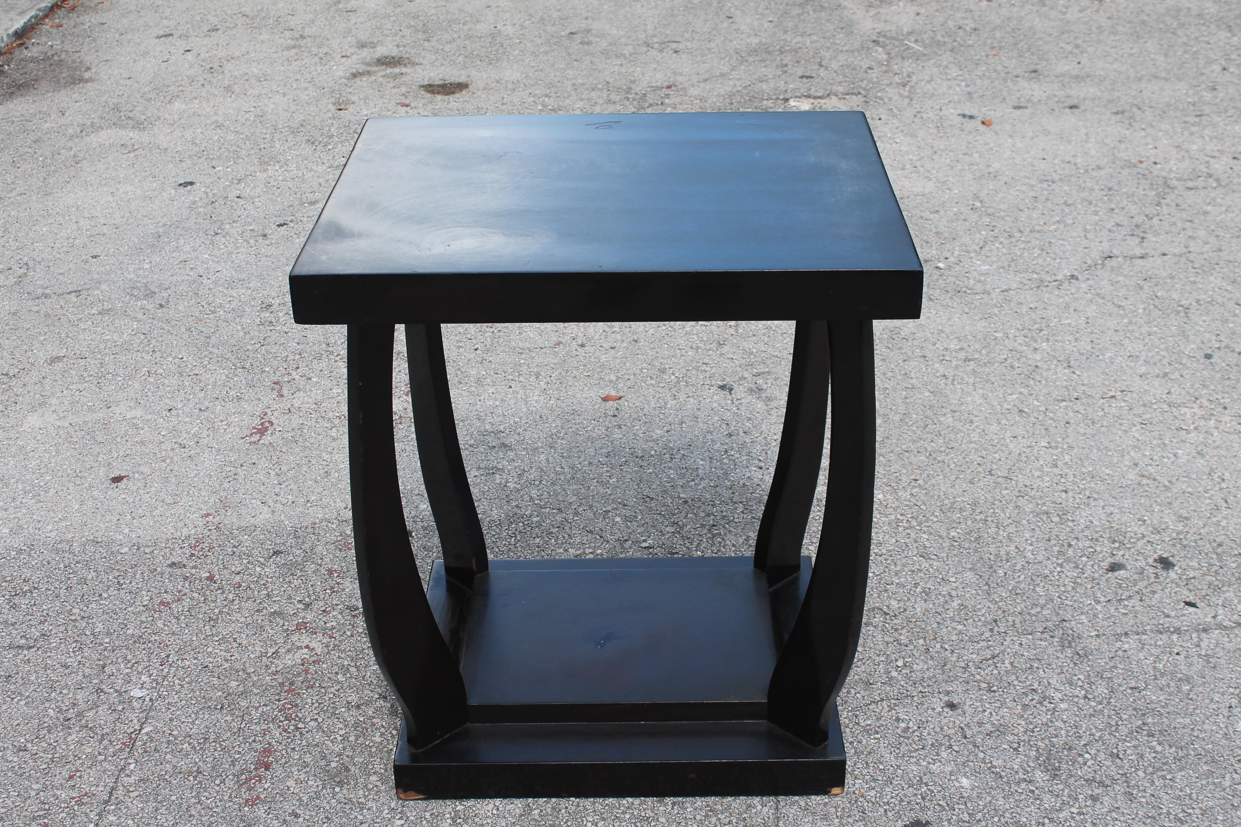 Mid-20th Century 1930's French Art Deco Classic Dark Toned Lacquered Side/ Accent Table  For Sale