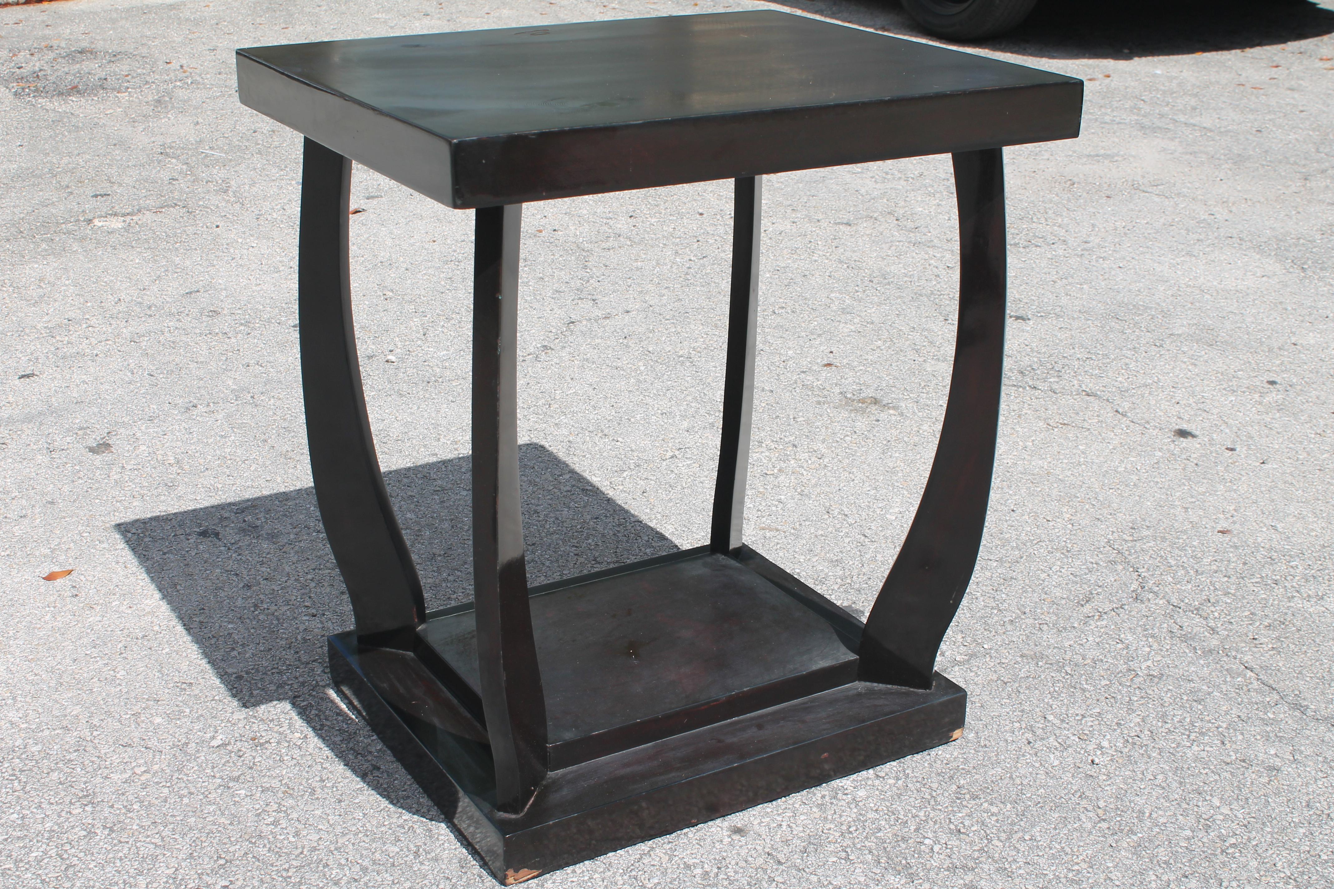 Wood 1930's French Art Deco Classic Dark Toned Lacquered Side/ Accent Table  For Sale