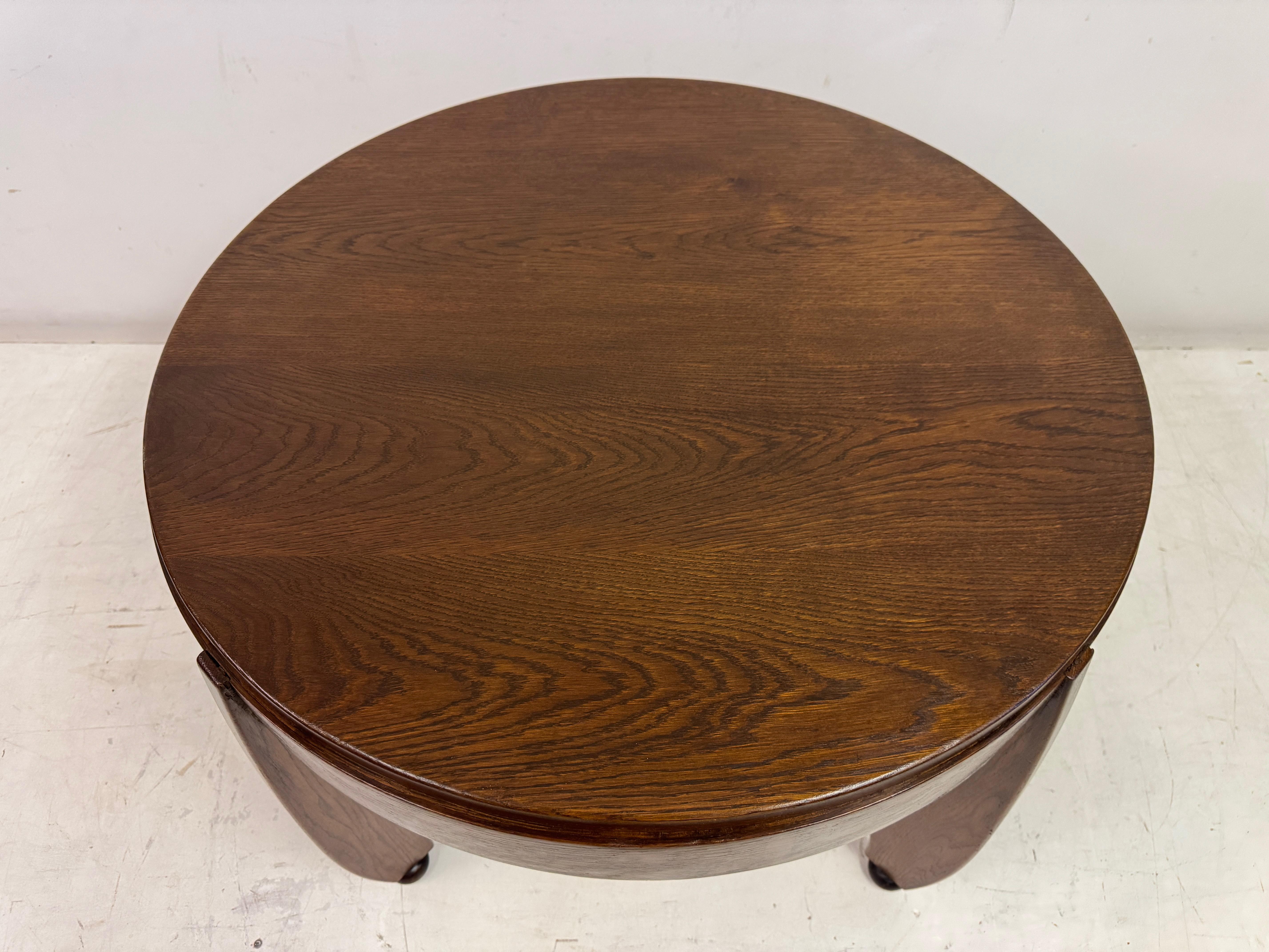 1930er Jahre Französisch Art Deco Couchtisch (Eichenholz) im Angebot