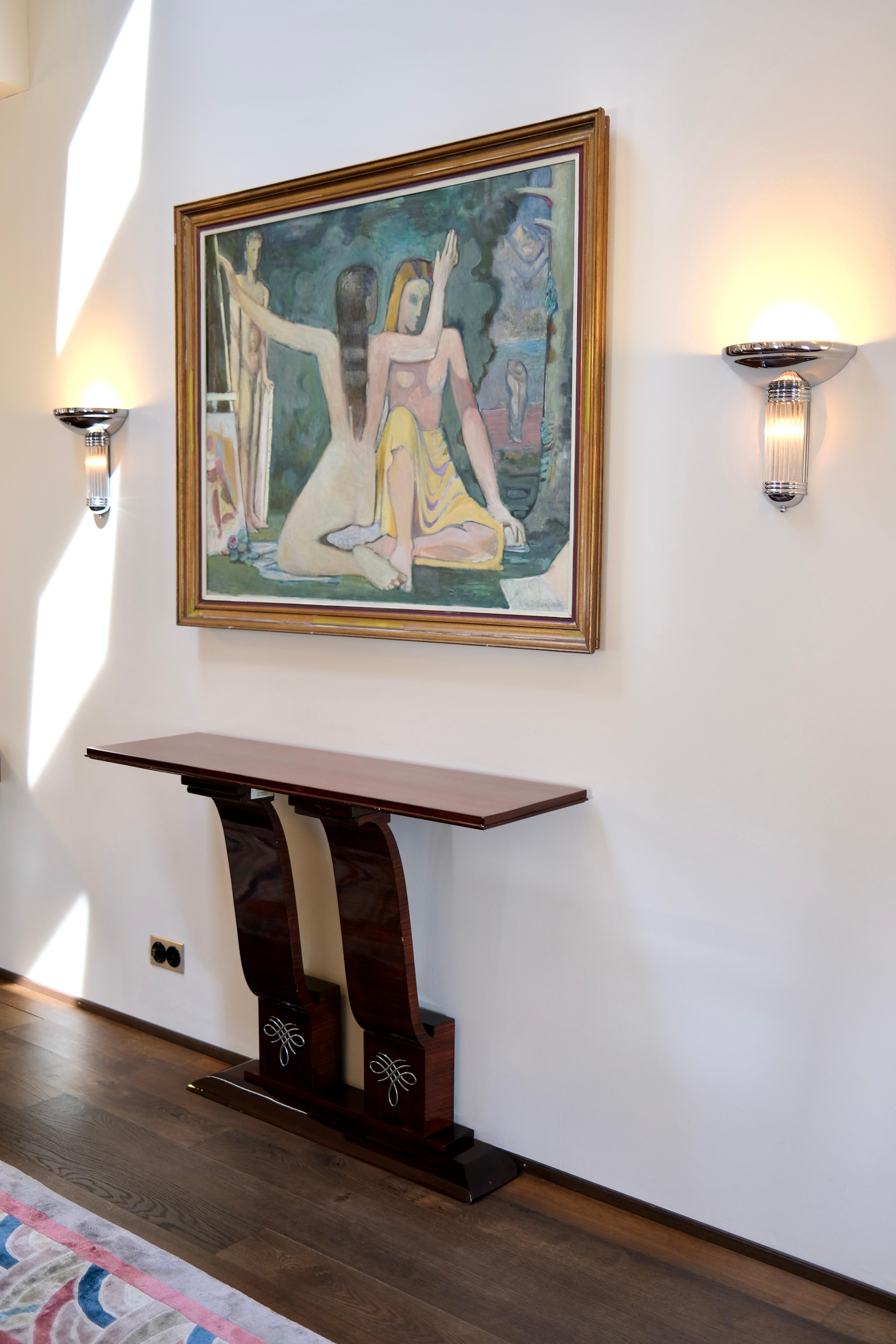 Konsolentisch mit vernickelten Metallen auf zwei Stangen
Mahagoni, hochglanzlackiert 

Original Art Deco, Frankreich 1930er Jahre

Abmessungen:
Breite: 130 cm
Höhe: 94 cm
Tiefe: 37 cm