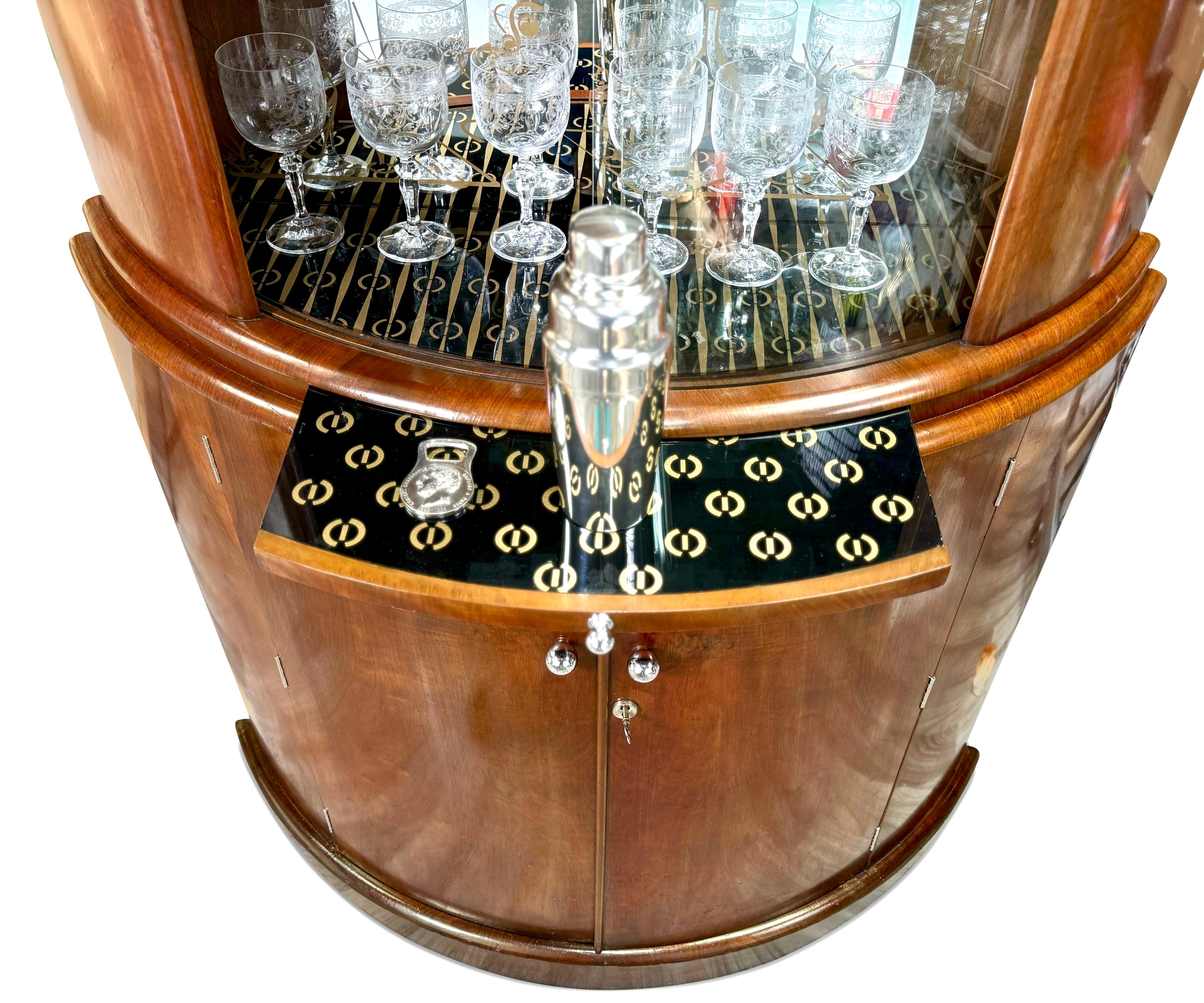 Milieu du XXe siècle Meuble de bar ou de cocktail Demilune en noyer, art déco français des années 1930 en vente