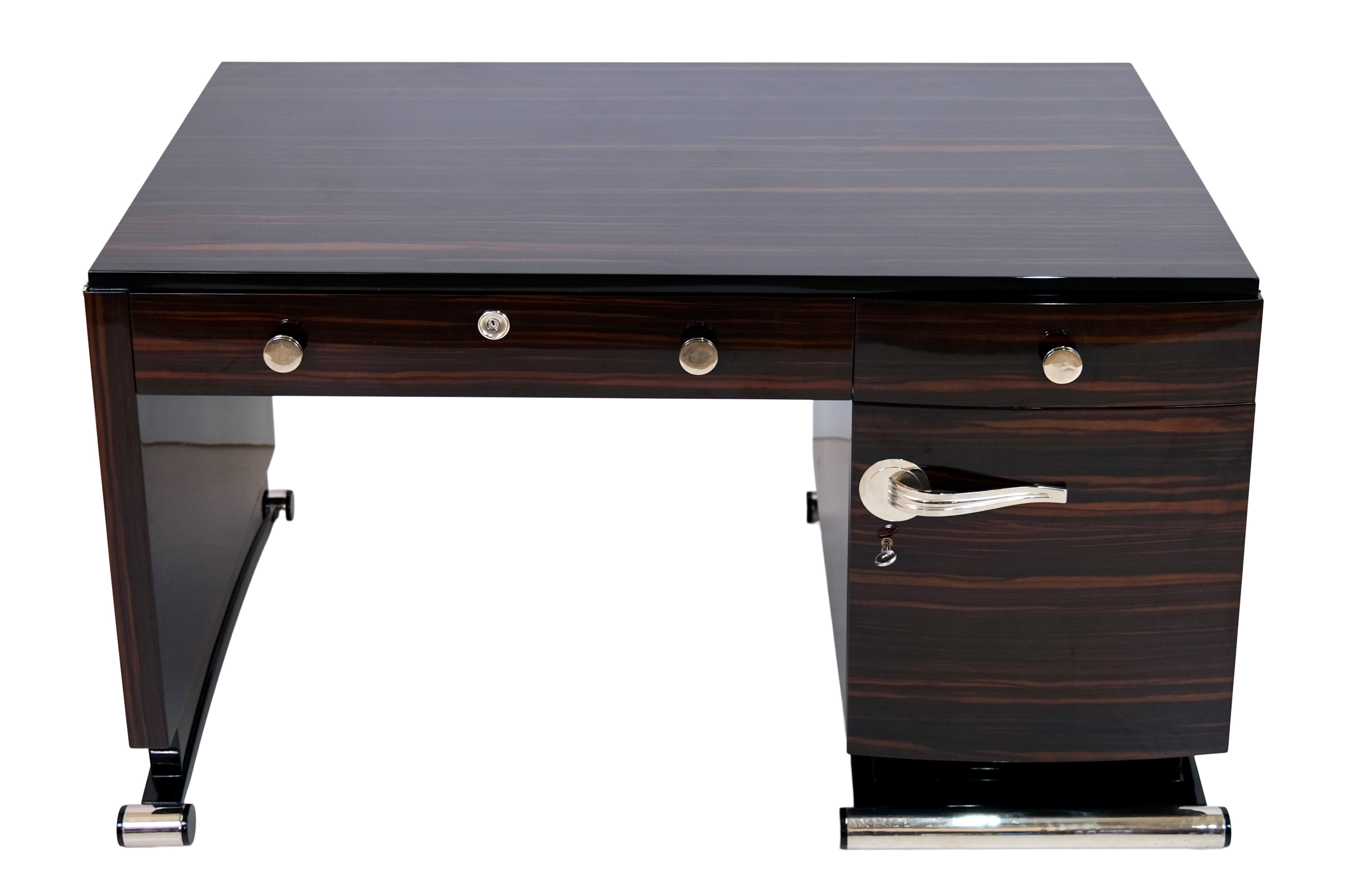 Desk in Makassar, high-gloss lacquer finish
The desk rests on curved legs
All metals original, chromed
Curved fitting on the door
Drawers across the entire width

Original Art Deco, France 1930s

Dimensions:
Width: 130 cm
Height: 75
