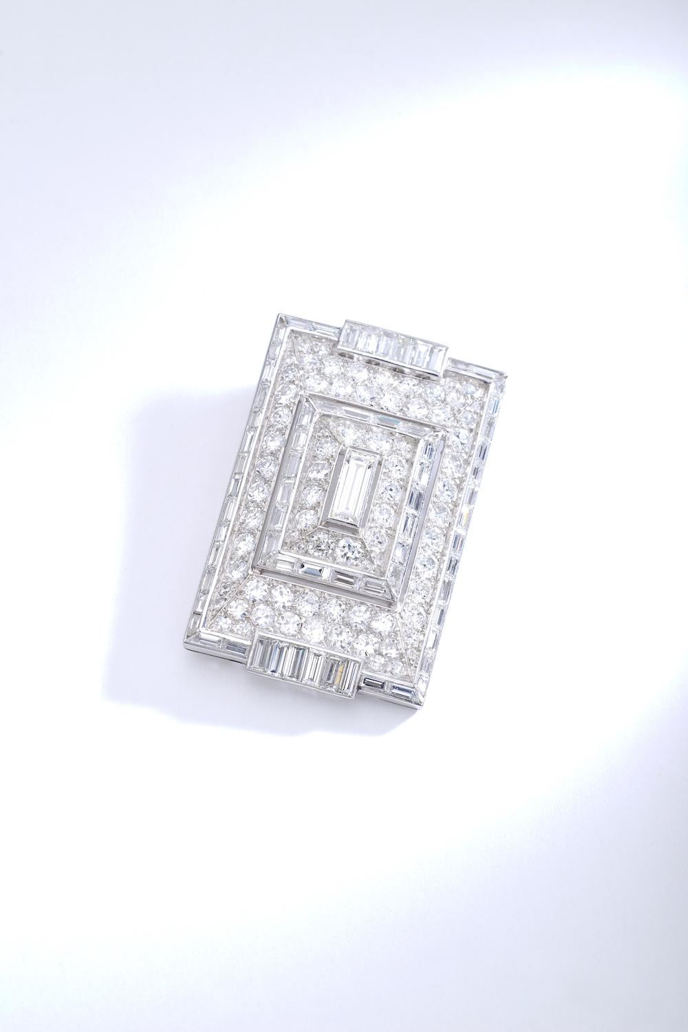 French Cut 1930s French Art Deco Diamond and Platinum Brooch Necklace For Sale