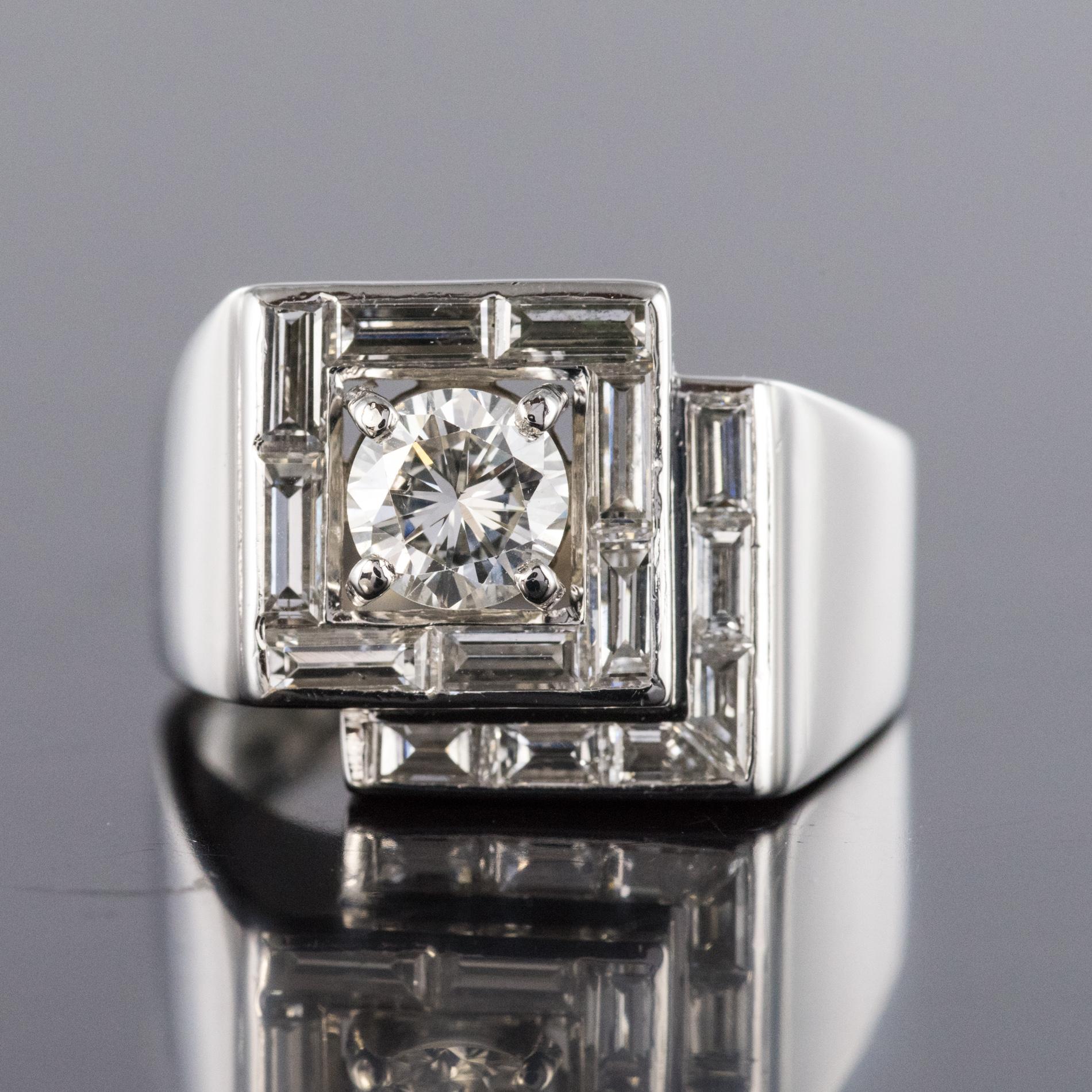 1930s French Art Deco Diamonds Platinum Asymmetrical Ring In Excellent Condition For Sale In Poitiers, FR