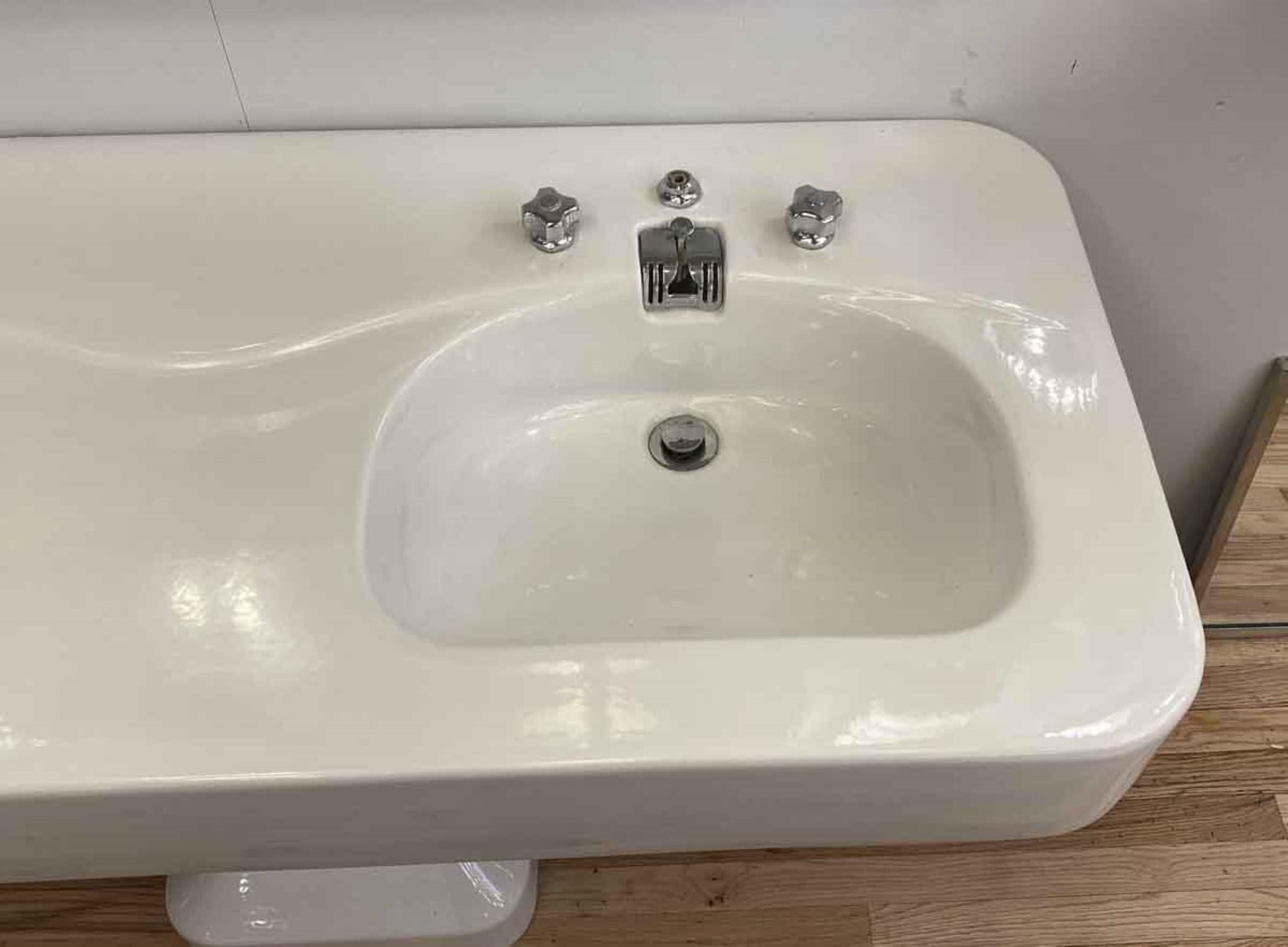 Mid-20th Century 1930s French Art Deco Double Basin White Pedestal Sink