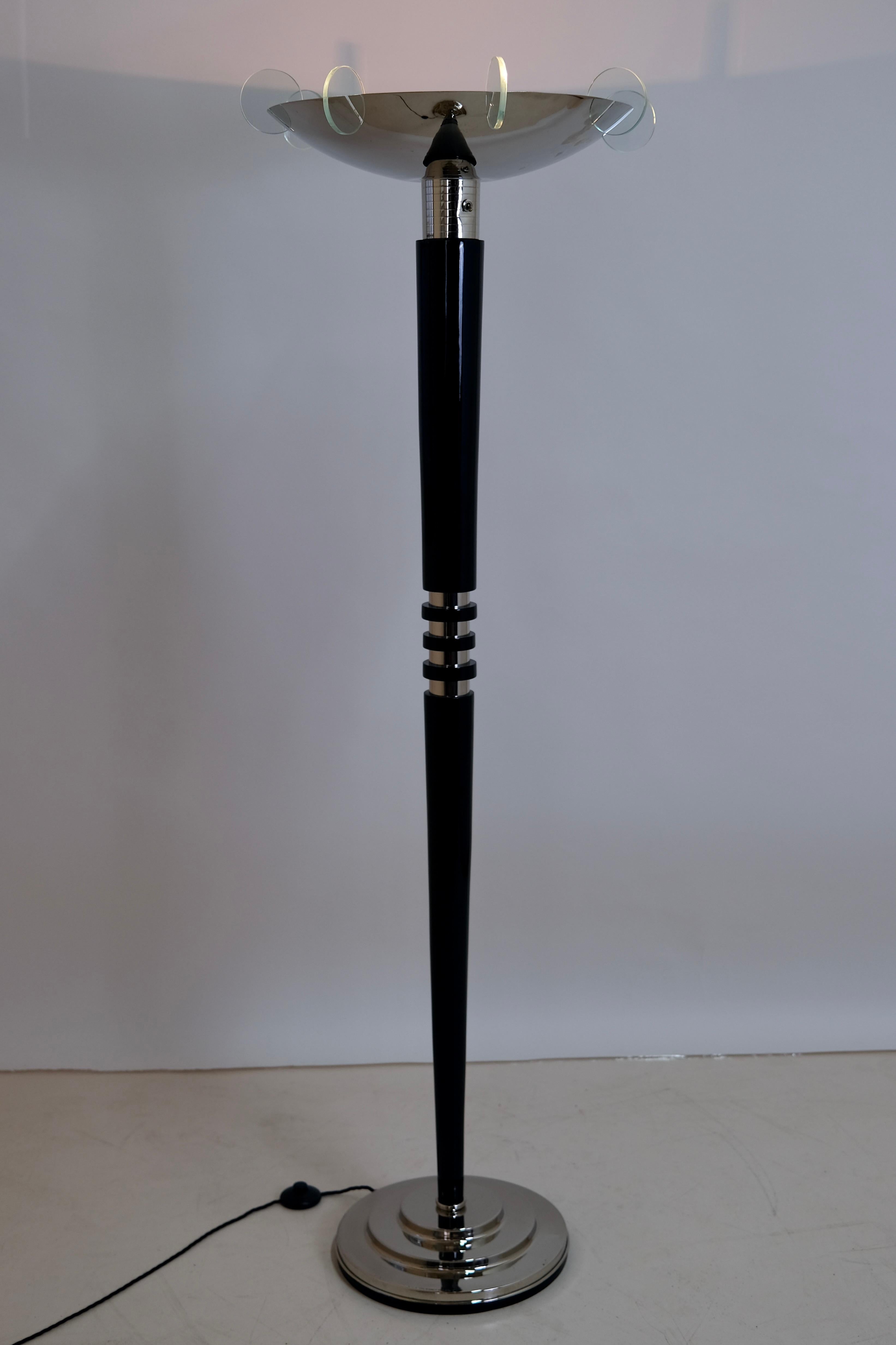 Floor lamp 
Wooden shaft in black piano lacquer 
Stepped base and lamp shade, original chrome 
Round glass plates 

Original Art Deco, France 1930s.

Dimensions:
Diameter: 58 cm
Height: 176 cm.