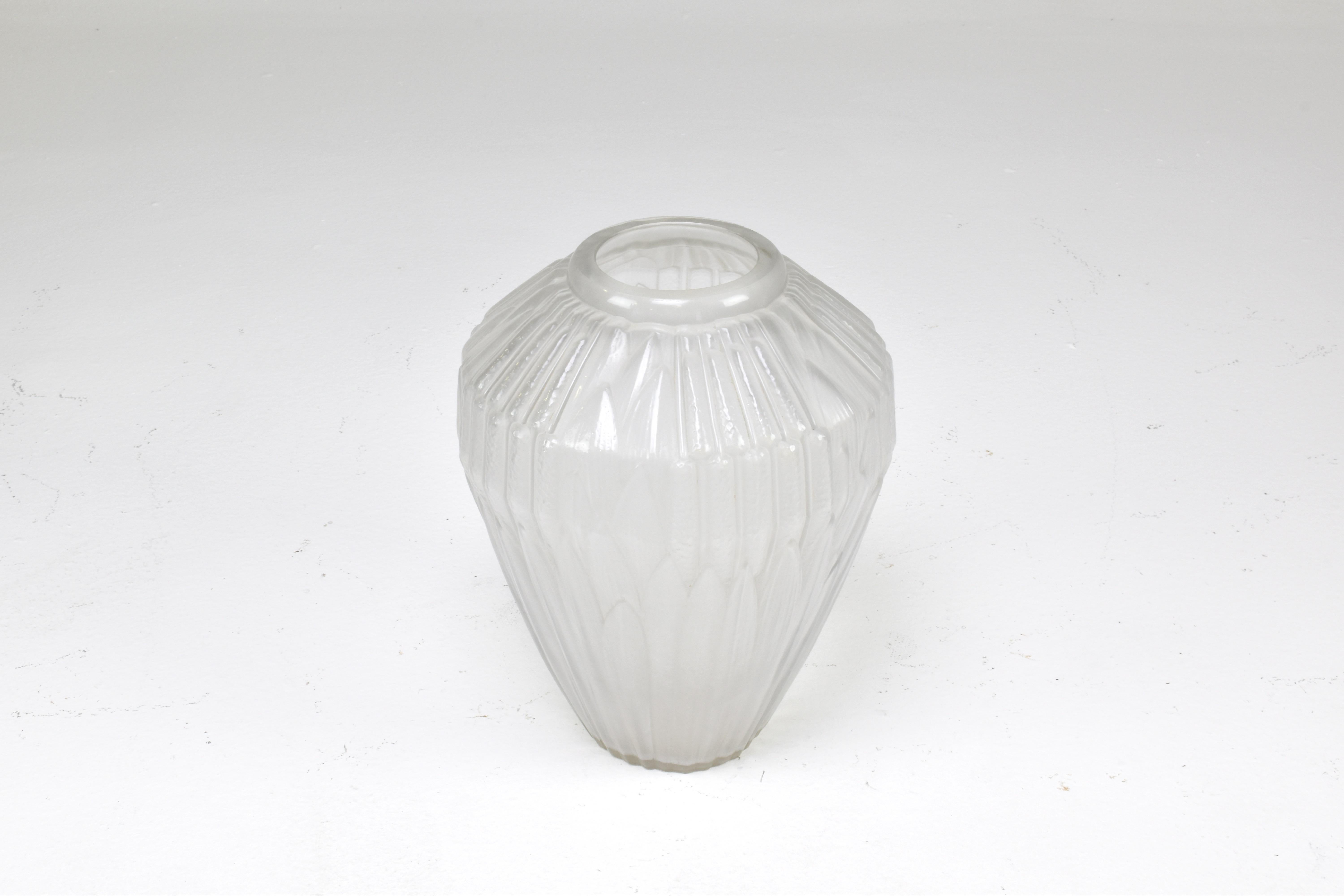 Vaso in vetro smerigliato intitolato 