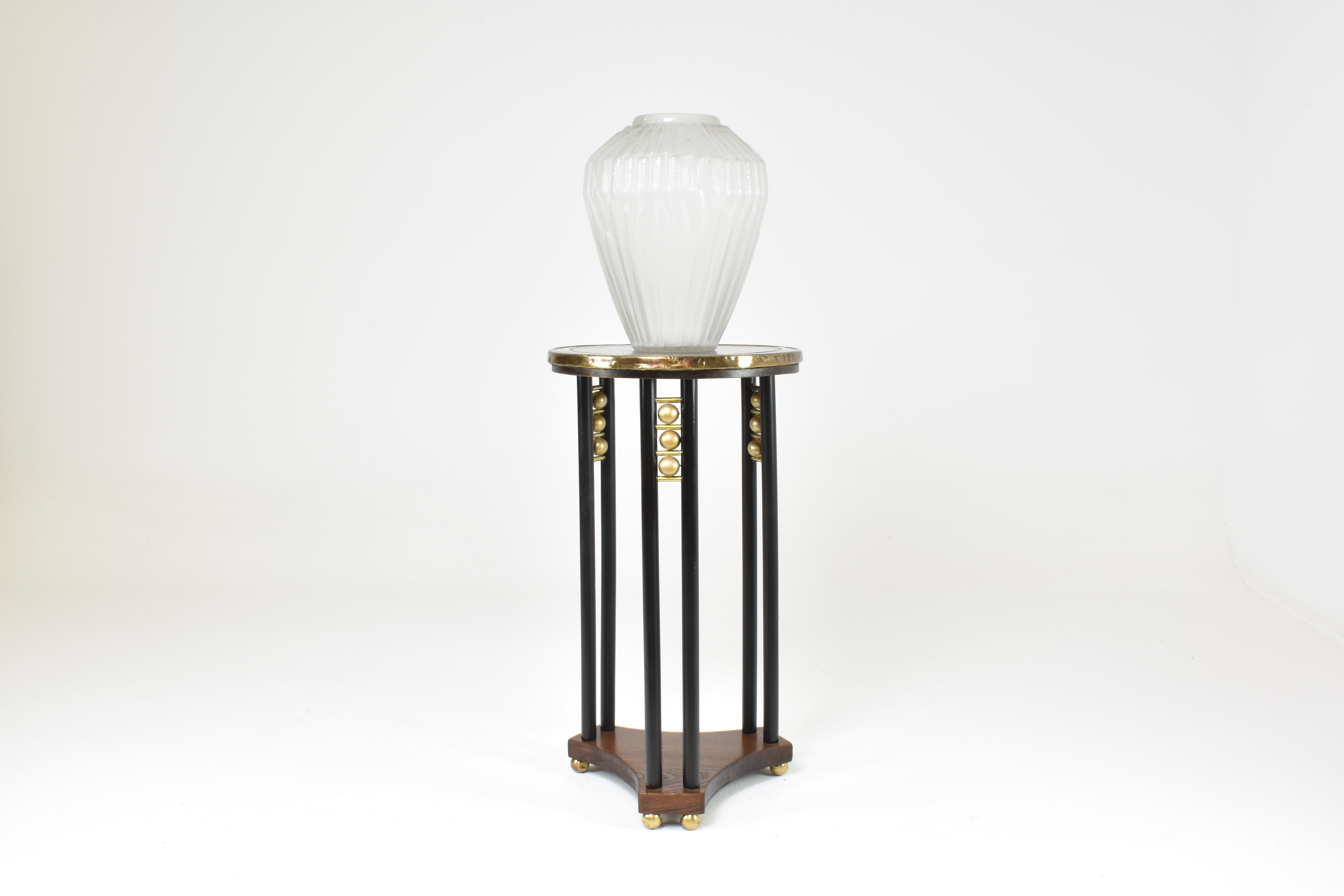 Art Déco Vaso in vetro smerigliato Art Deco francese del 1930 di André Hunebelle in vendita