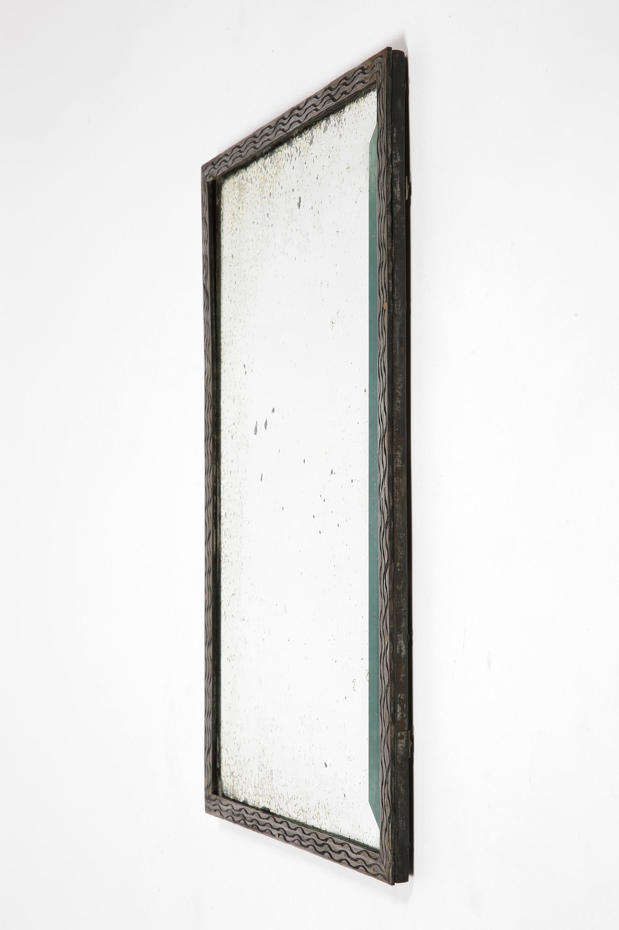 Miroir en fer martelé Art Deco français des années 1930 Bon état - En vente à London, GB