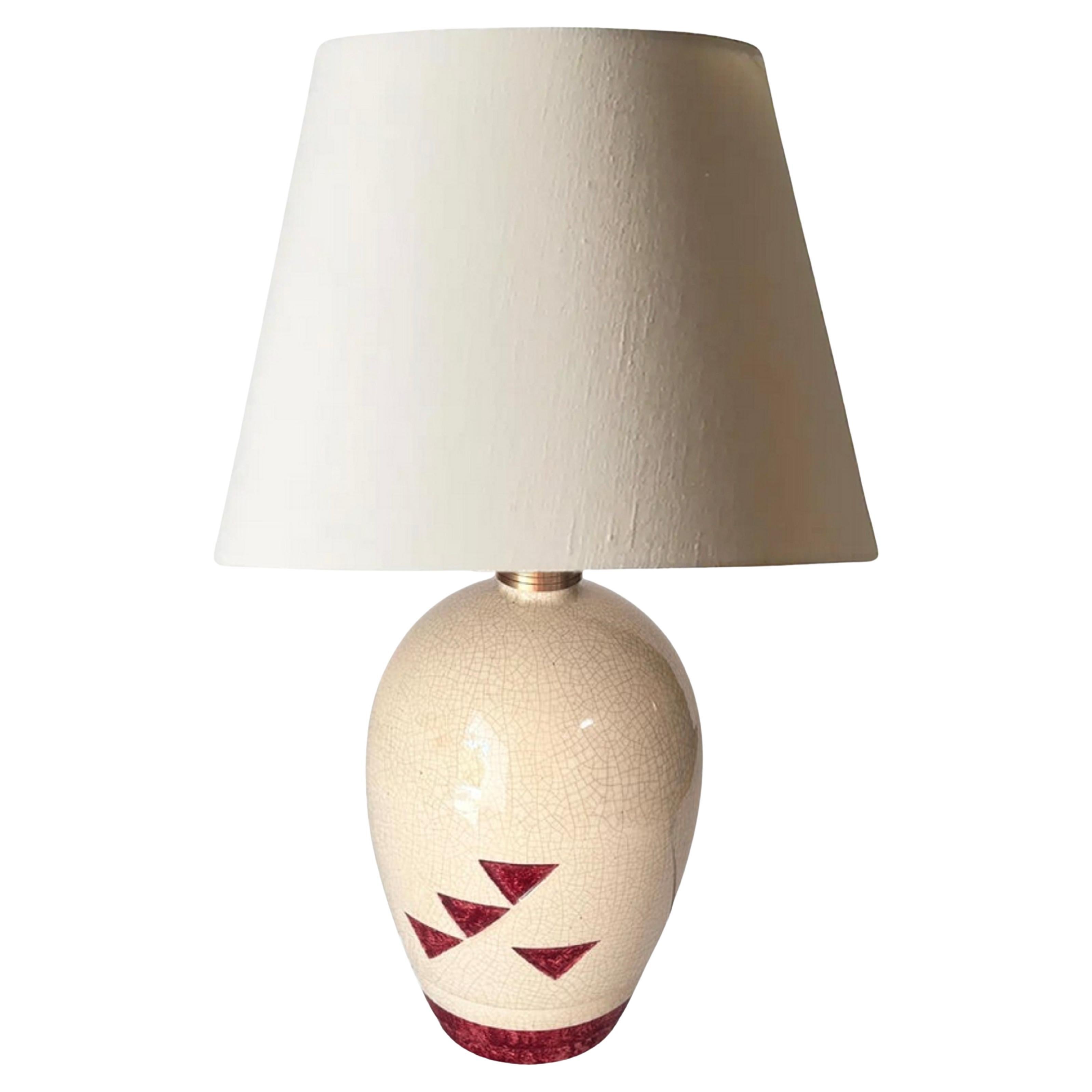 Lampe Art déco française des années 1930 en céramique craquelée et laiton  Motifs géométriques rouges en vente