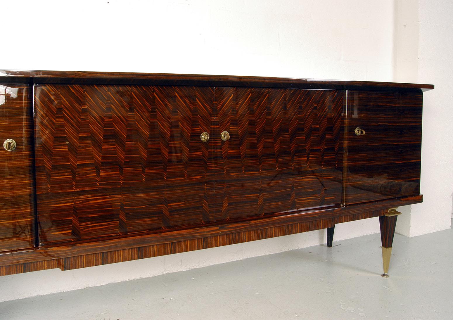  French Lacquered Art Deco Sideboard / Credenza in Macassar Ebony and Maple In Good Condition In Sherborne, Dorset