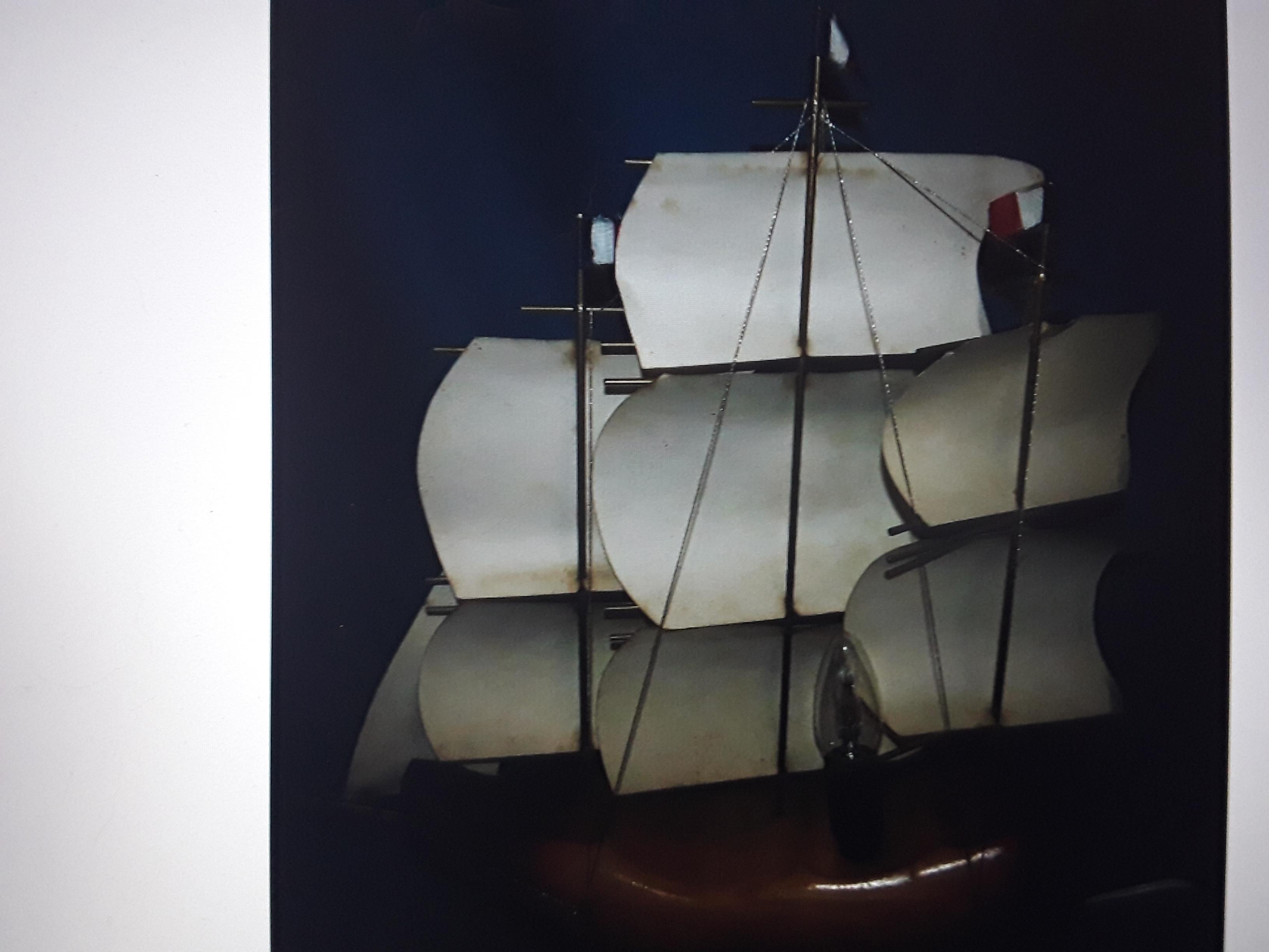 Milieu du XXe siècle Lampe d'appoint à poser en bois sculpté pour bateau/ navire/ galeon Art Déco français des années 1930 en vente