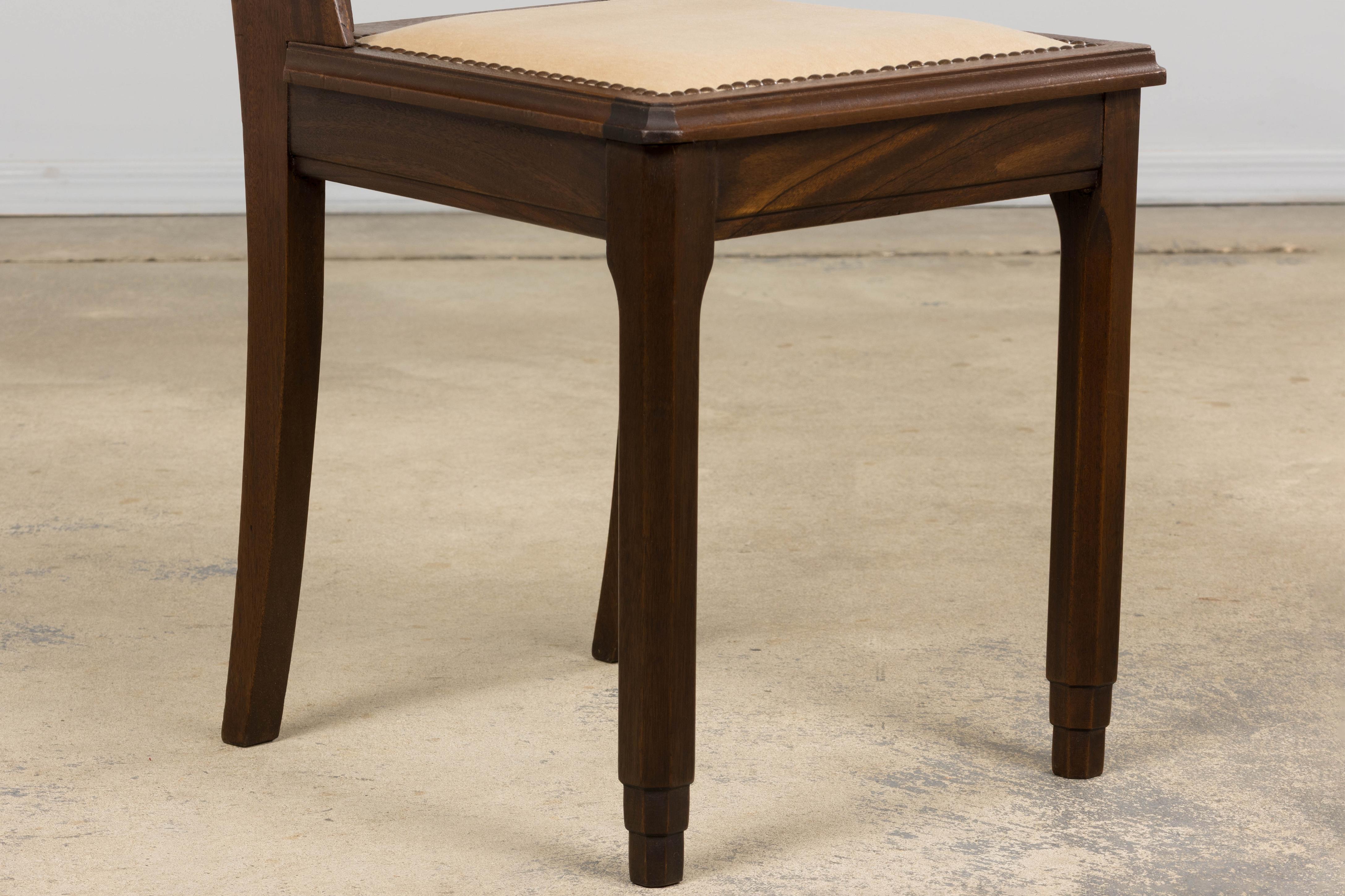 Sedie da pranzo Art Deco francese degli anni '30 in mogano con velluto beige - Set di 6 in vendita 3