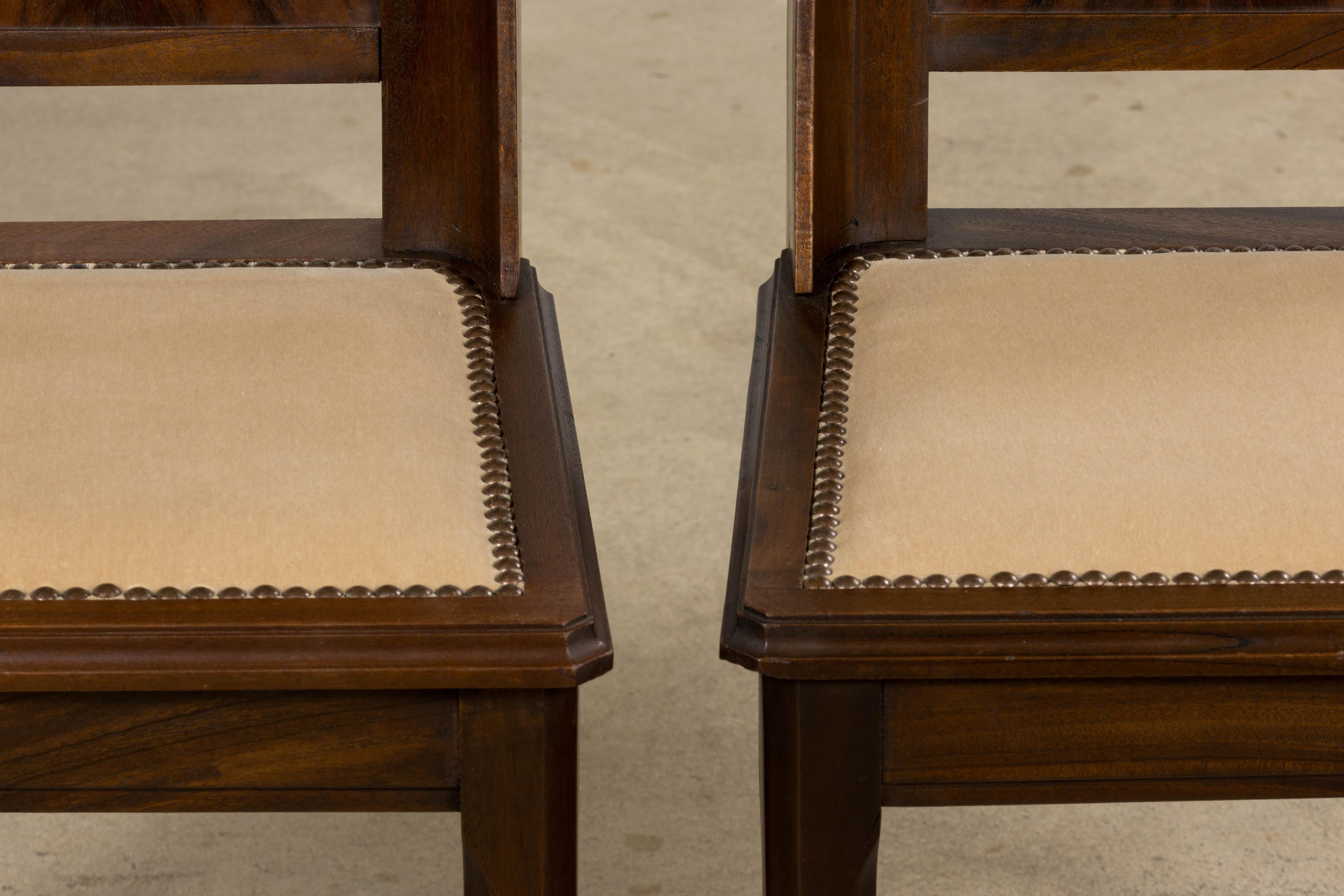 Sedie da pranzo Art Deco francese degli anni '30 in mogano con velluto beige - Set di 6 In condizioni buone in vendita a Astoria, NY