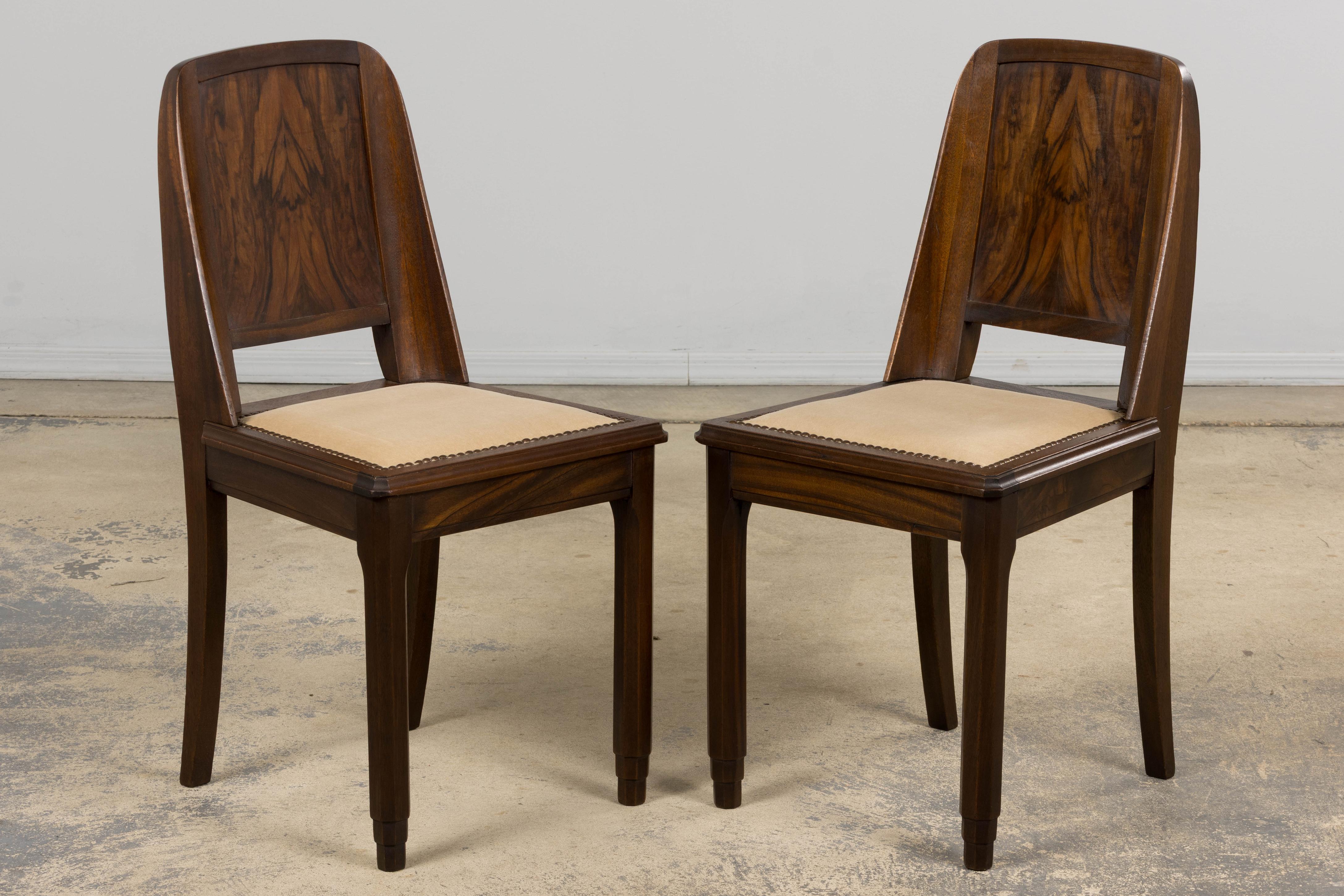 XX secolo Sedie da pranzo Art Deco francese degli anni '30 in mogano con velluto beige - Set di 6 in vendita