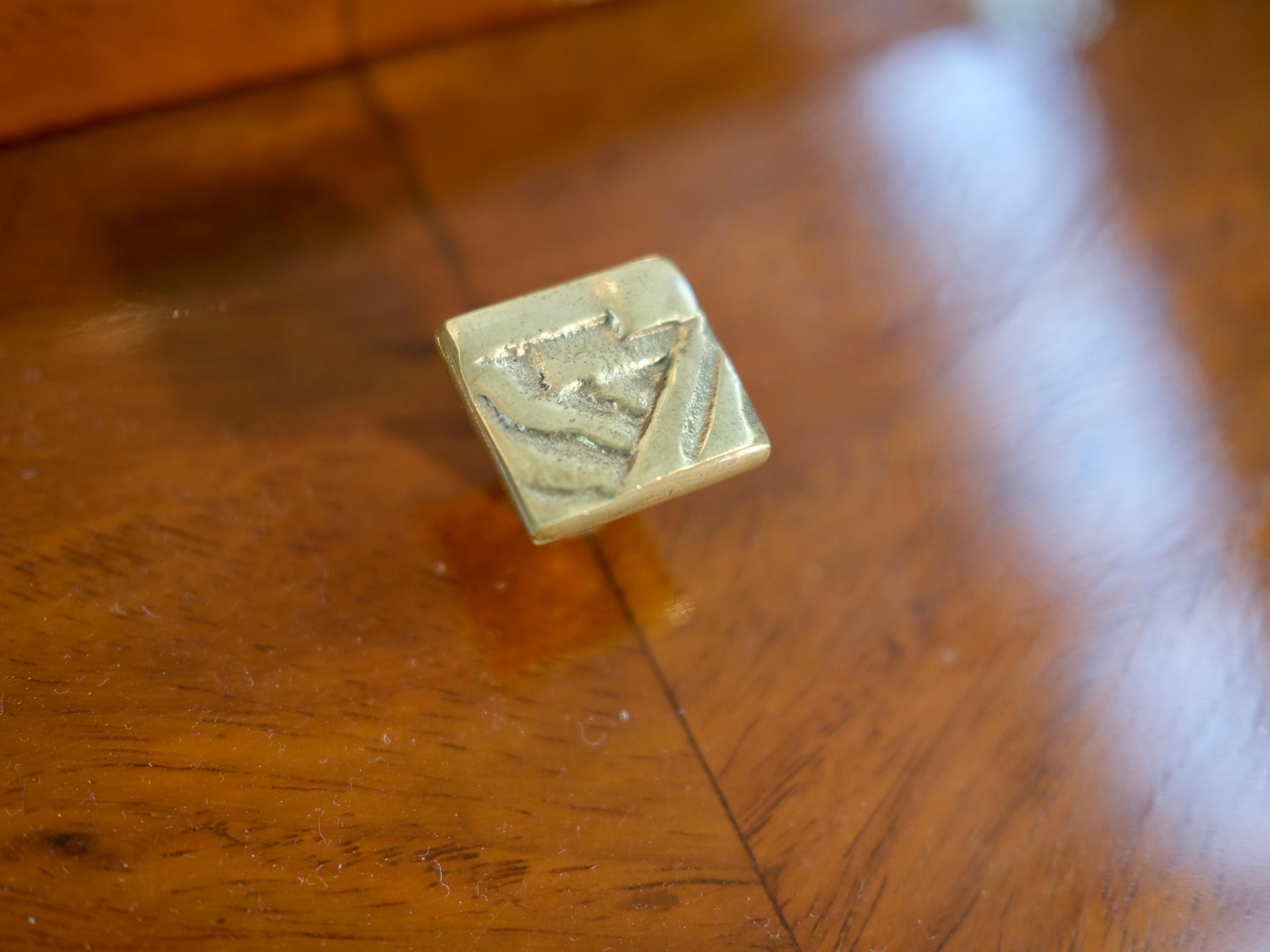 Mogano Scrivania in mogano Art Deco francese degli anni '30 a linee geometriche su gambe affusolate in vendita