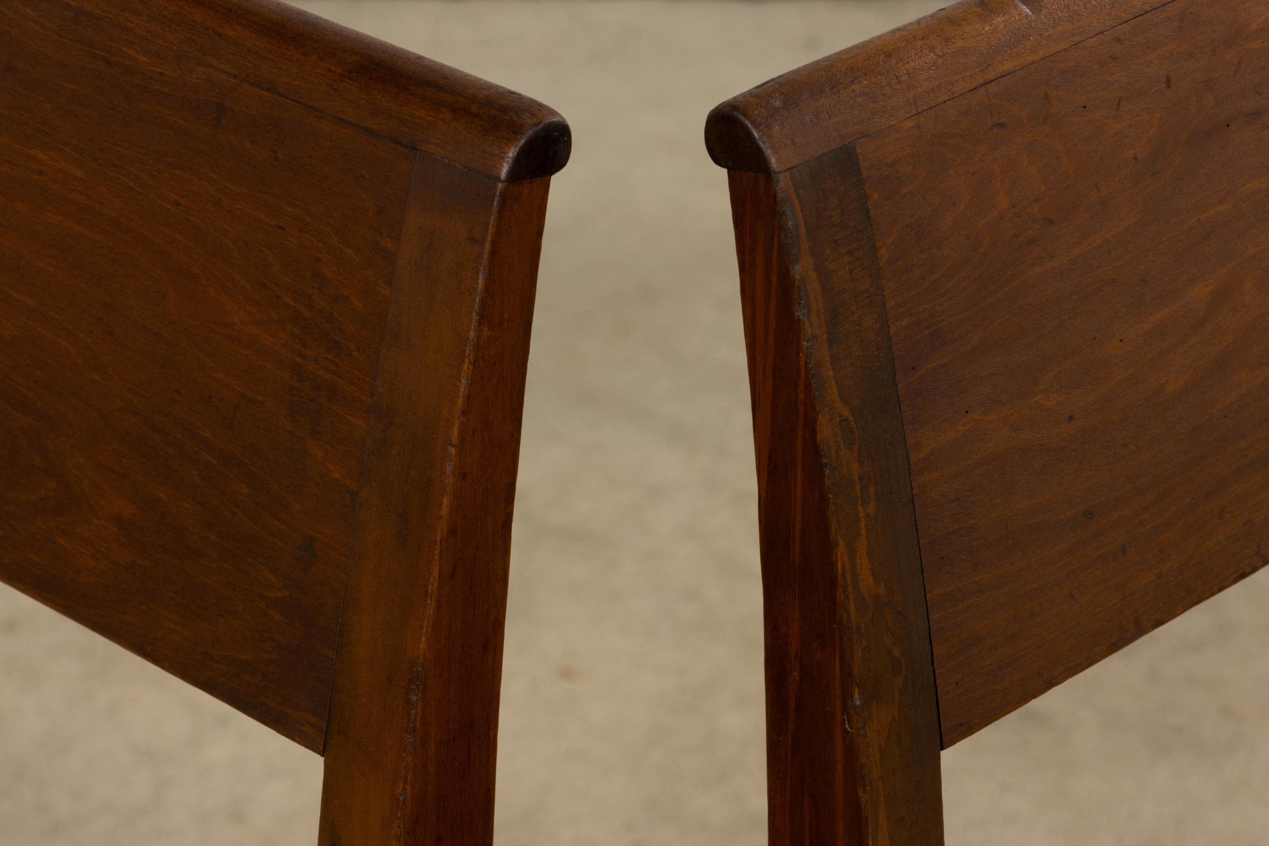Sedie laterali in mogano Art Deco francese degli anni '30 con velluto beige - Una coppia in vendita 7
