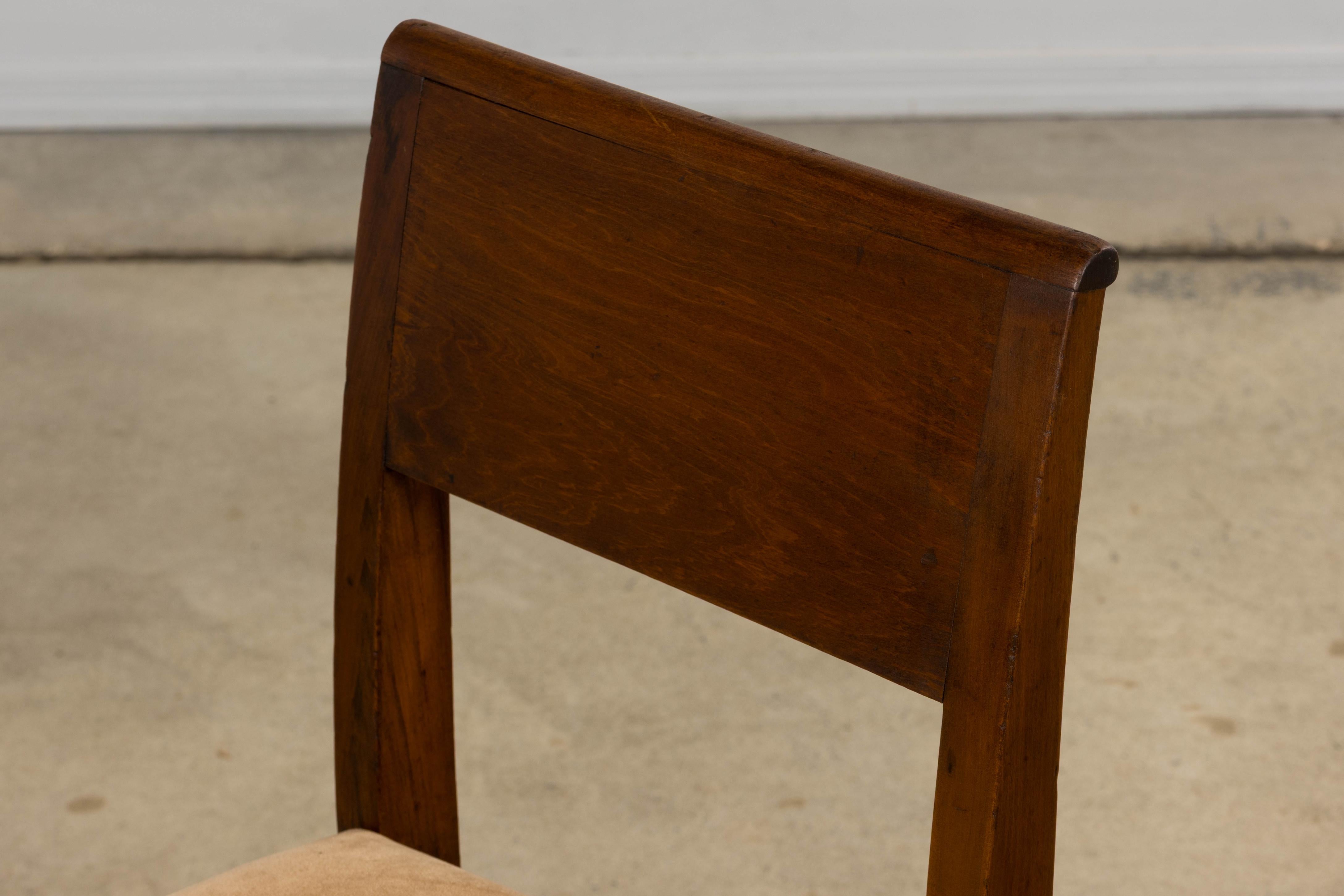 Sedie laterali in mogano Art Deco francese degli anni '30 con velluto beige - Una coppia in vendita 8