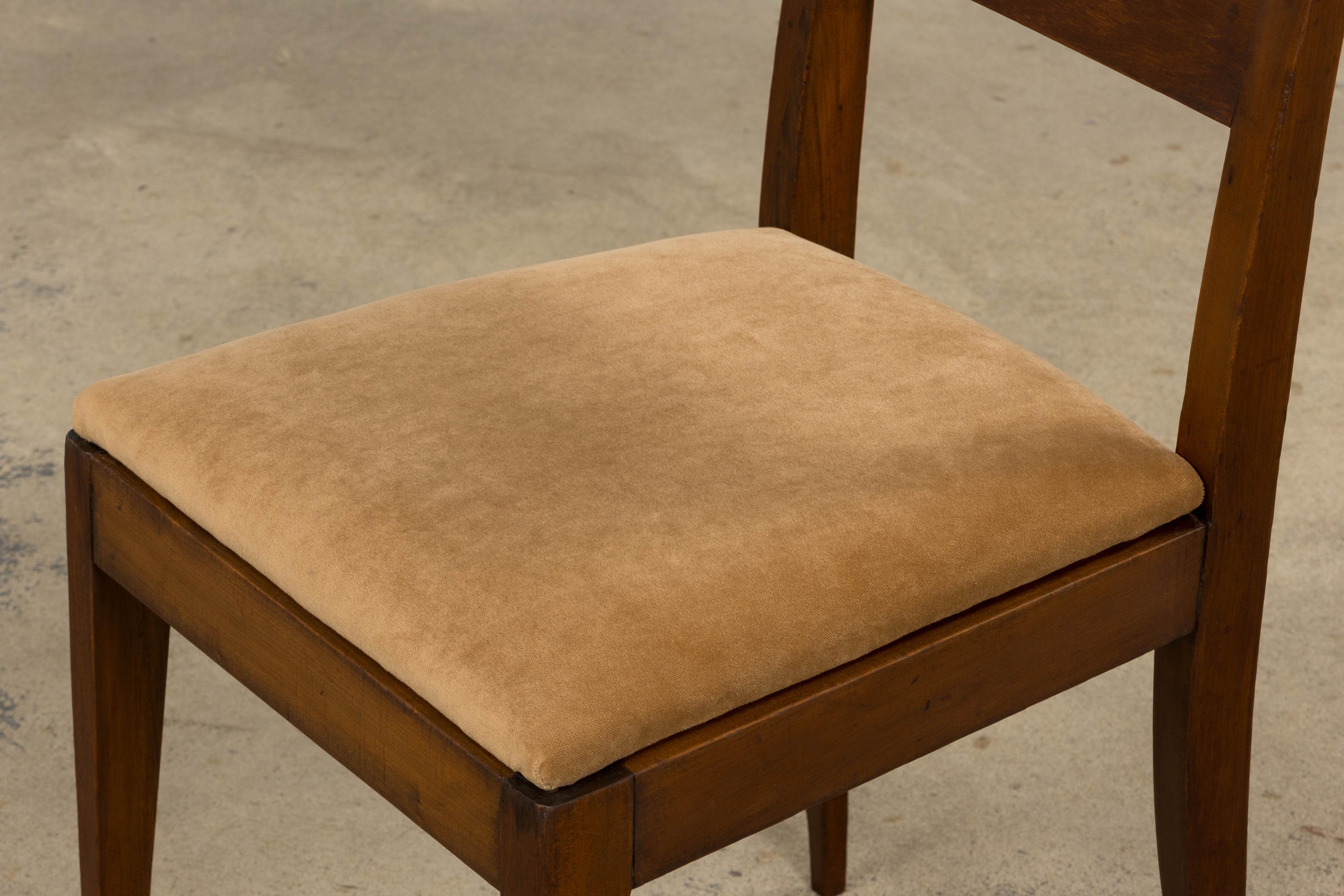 Sedie laterali in mogano Art Deco francese degli anni '30 con velluto beige - Una coppia in vendita 9