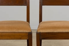 Pareja de sillas auxiliares francesas Art Decó de caoba y terciopelo beige de los años 30