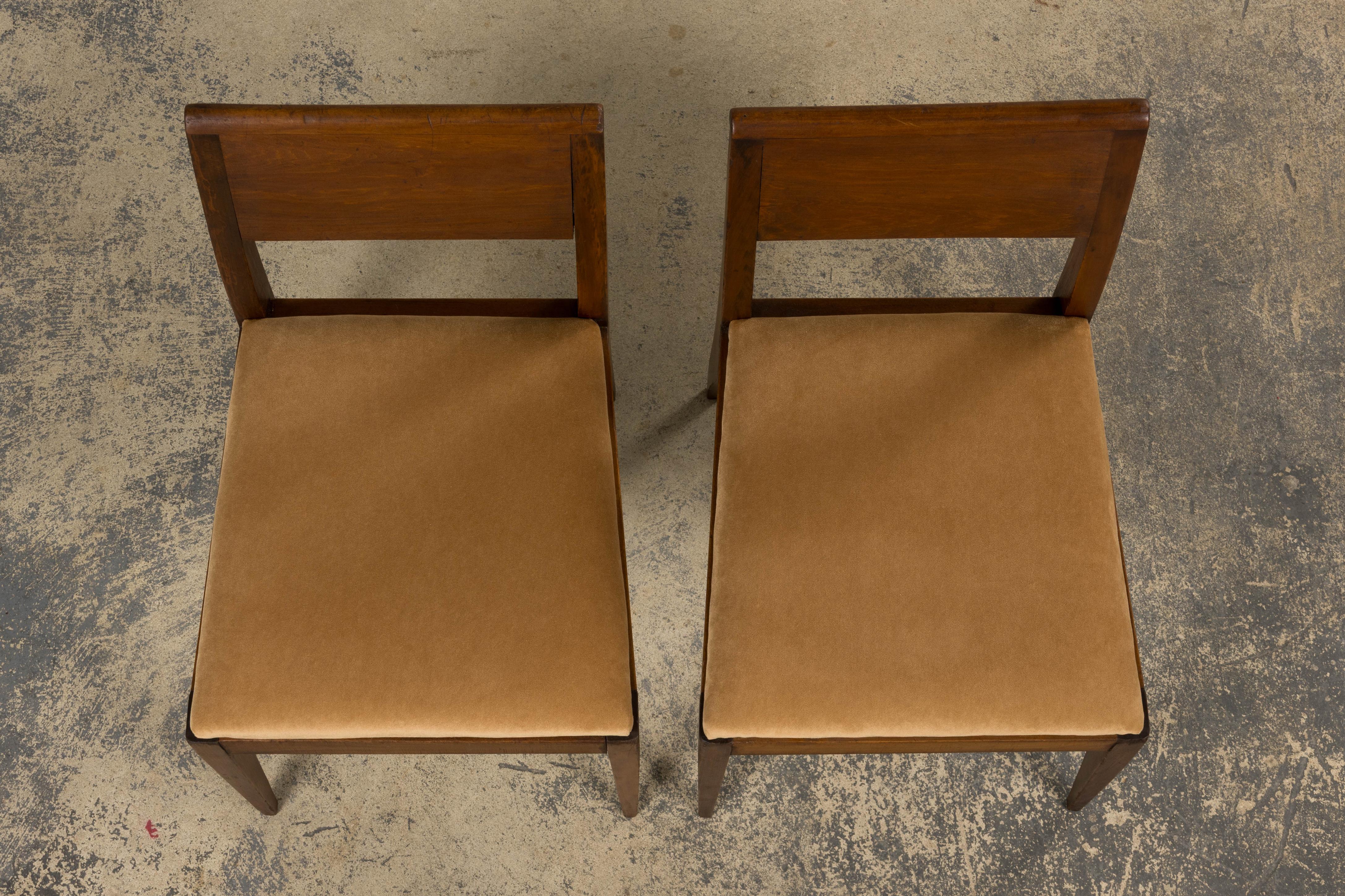Art Déco Sedie laterali in mogano Art Deco francese degli anni '30 con velluto beige - Una coppia in vendita
