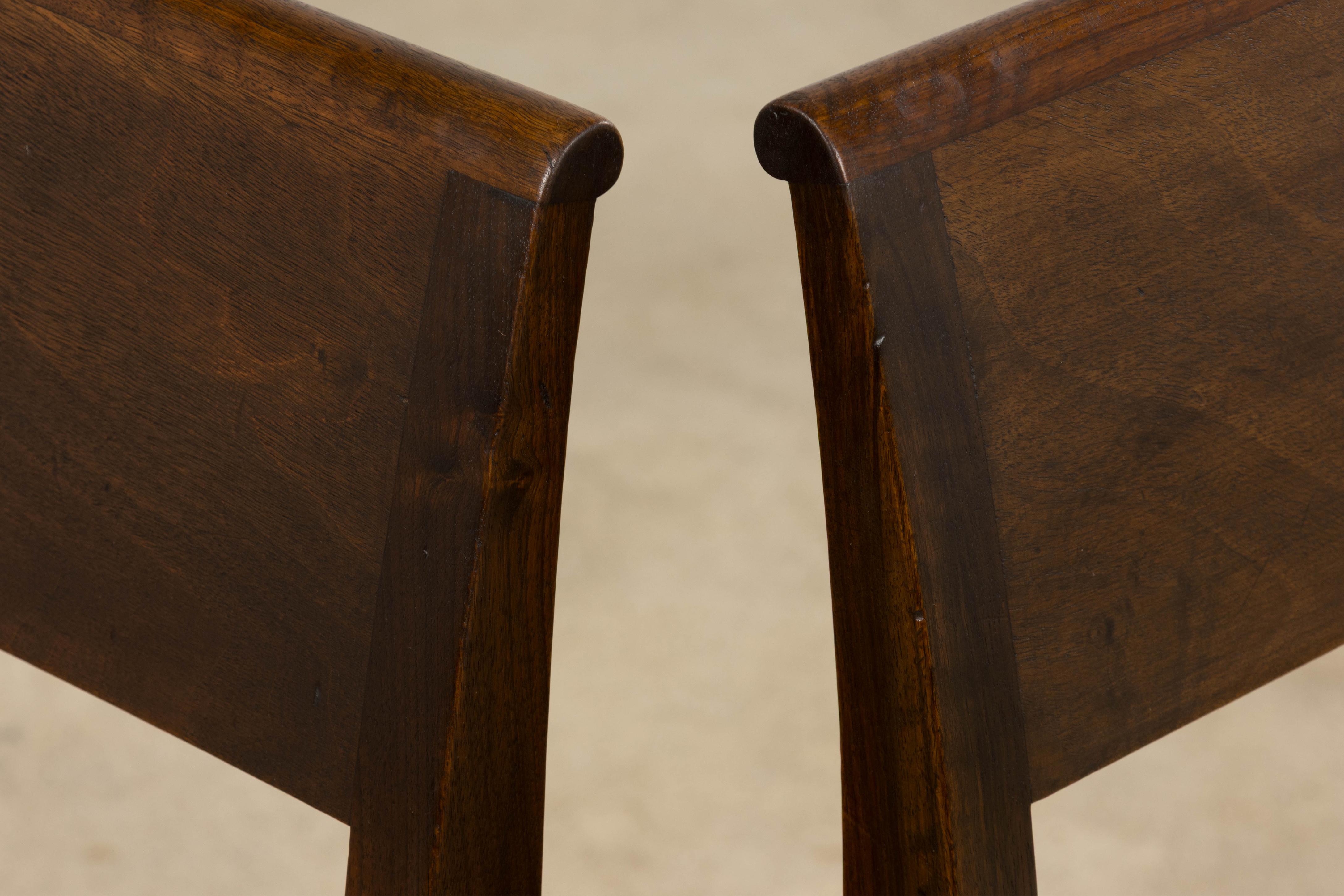 Sedie laterali in mogano Art Deco francese degli anni '30 con velluto color taupe - una coppia in vendita 8
