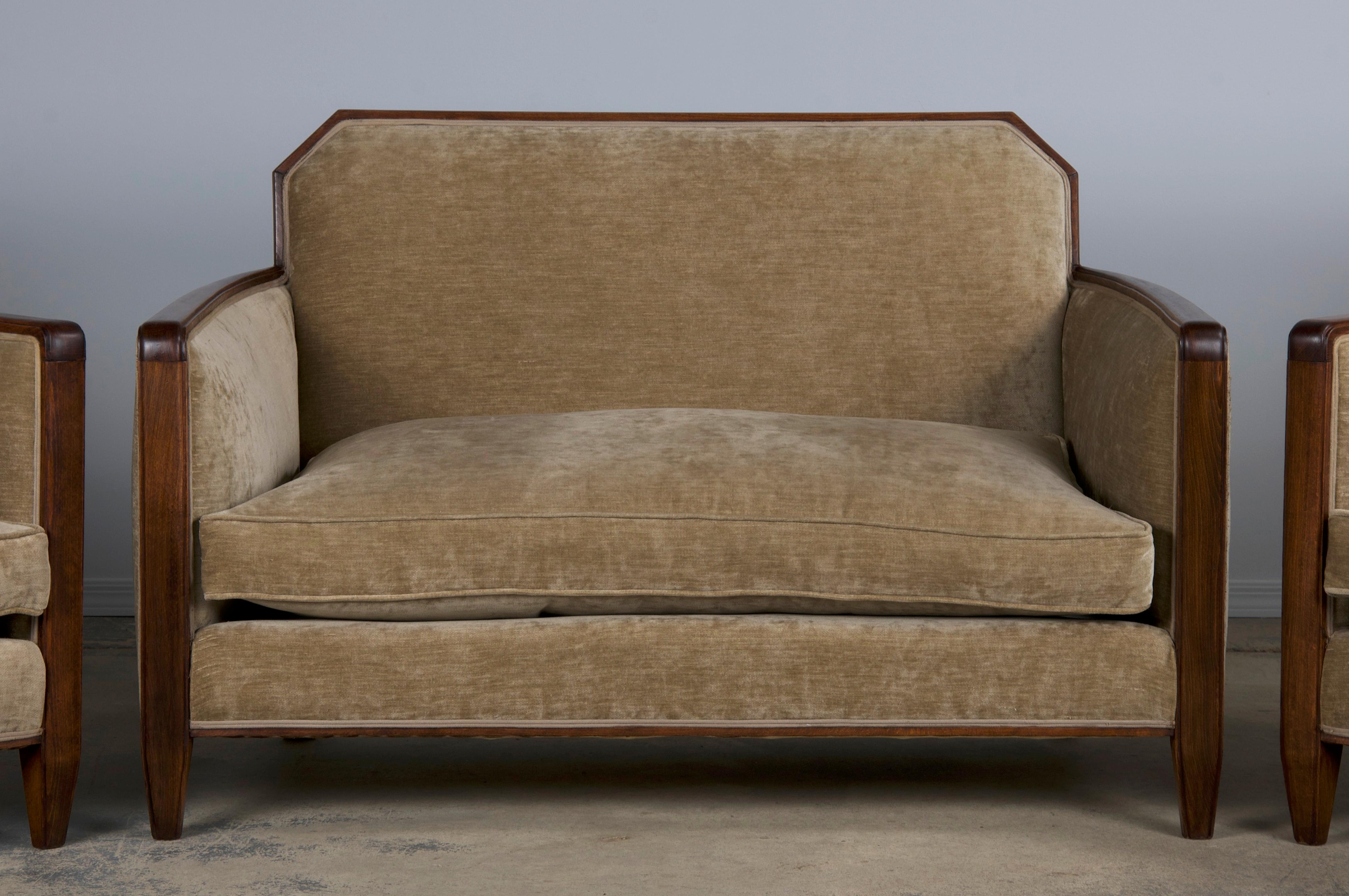1930s French Art Deco Maple Club Chairs and Loveseat W/ Beige Velvet - Set of 3 In Good Condition In Astoria, NY