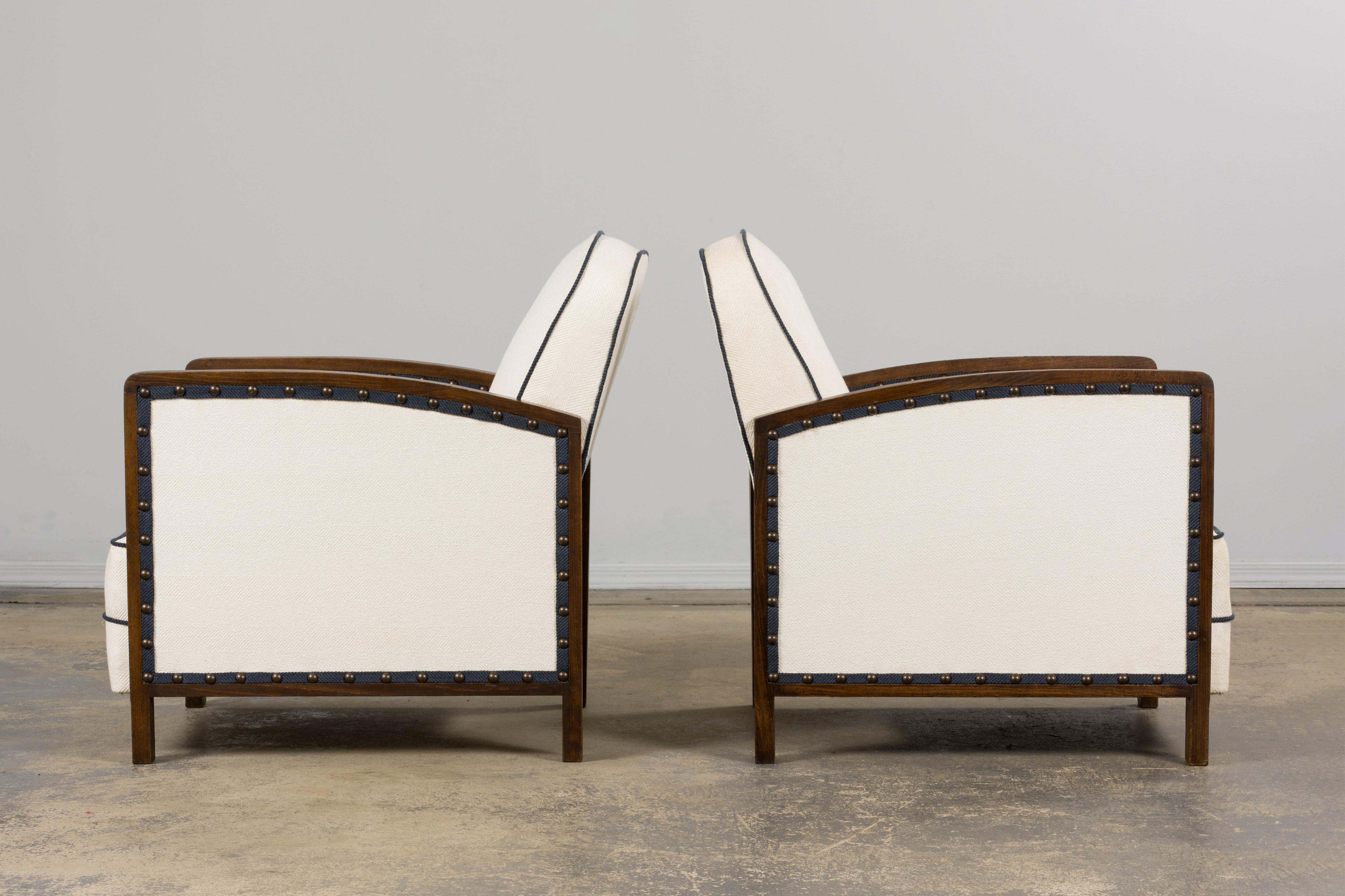 1930s French Art Deco Maple Club Chairs in Cotton White- A Pair For Sale 8