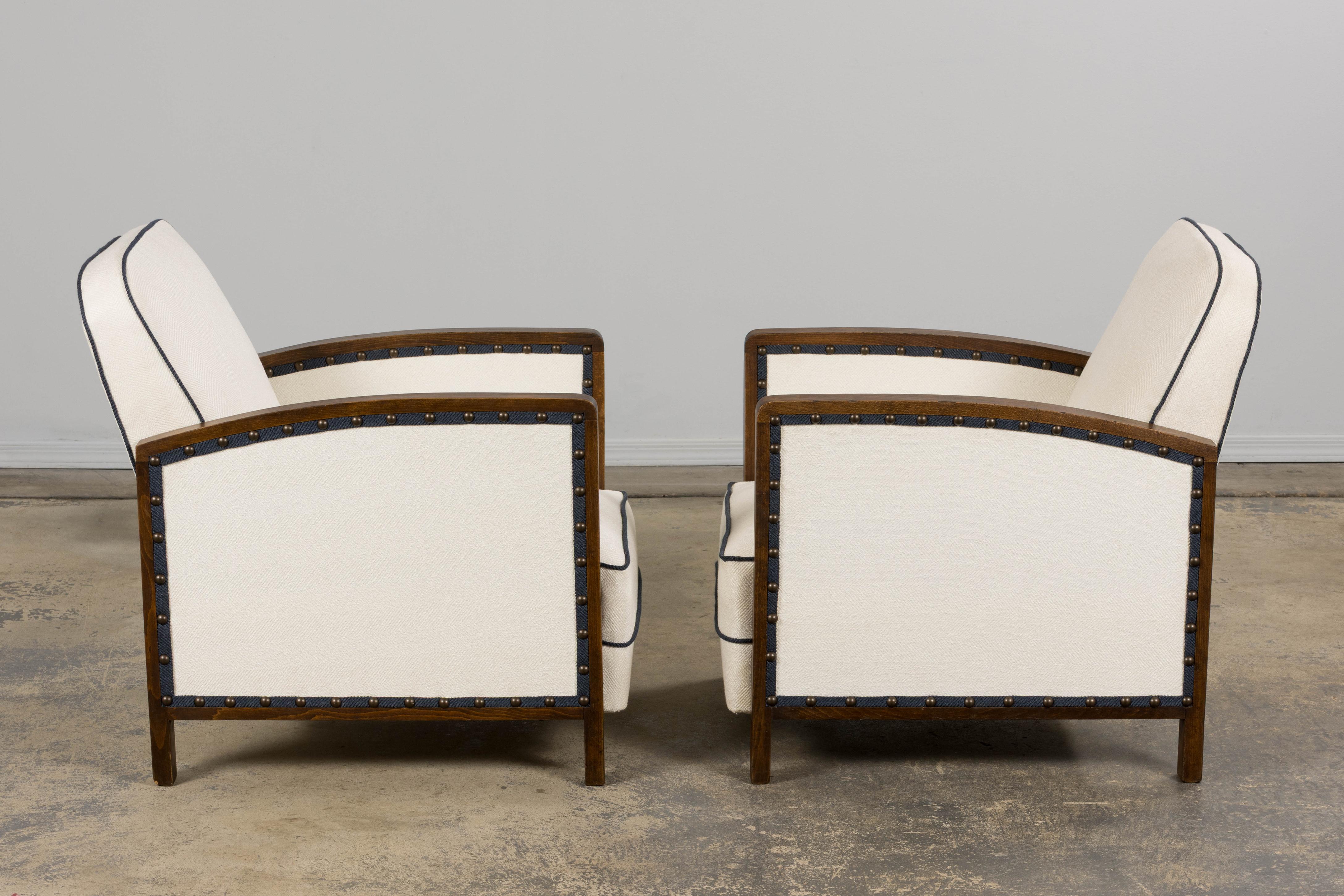 1930s French Art Deco Maple Club Chairs in Cotton White- A Pair For Sale 10